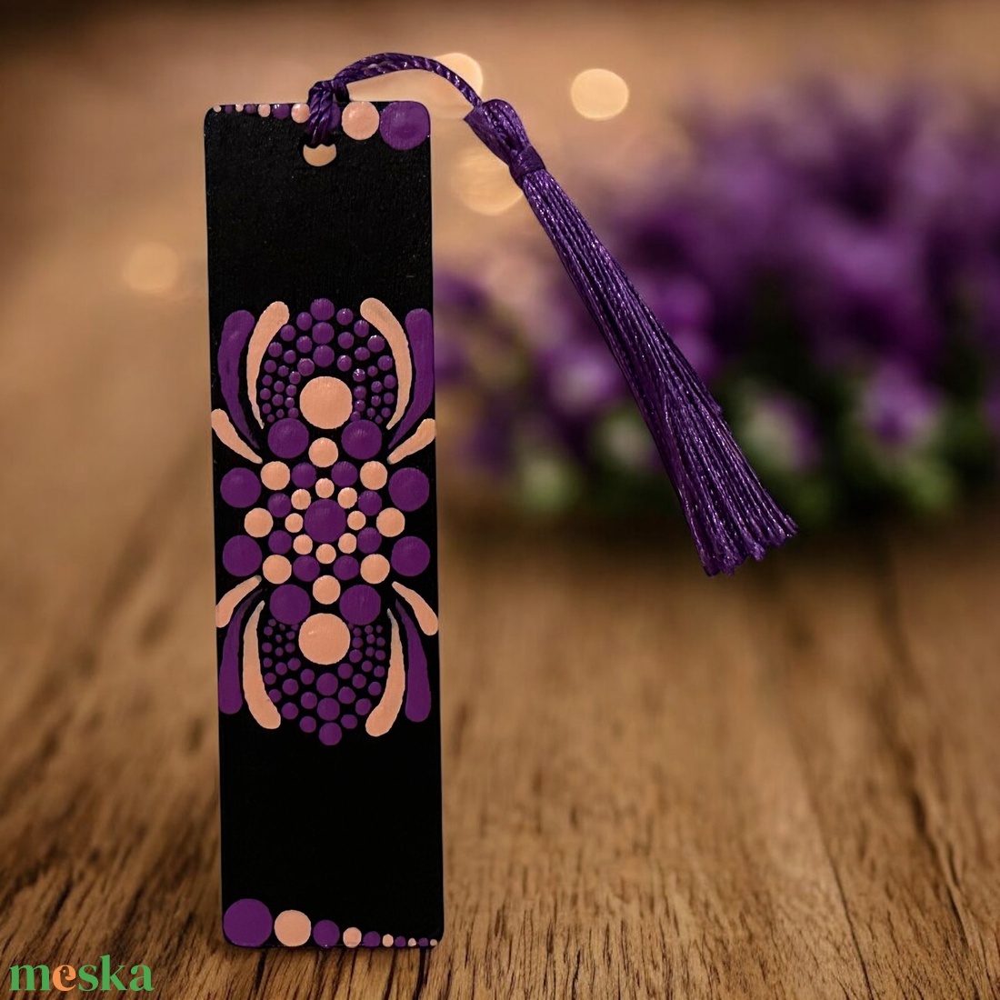 Fa könyvjelző sötét lila és bézs pontmandala díszítéssel, selymes bojttal, 3,2x12x0,15 cm - könyv & zene - könyvjelző - Meska.hu