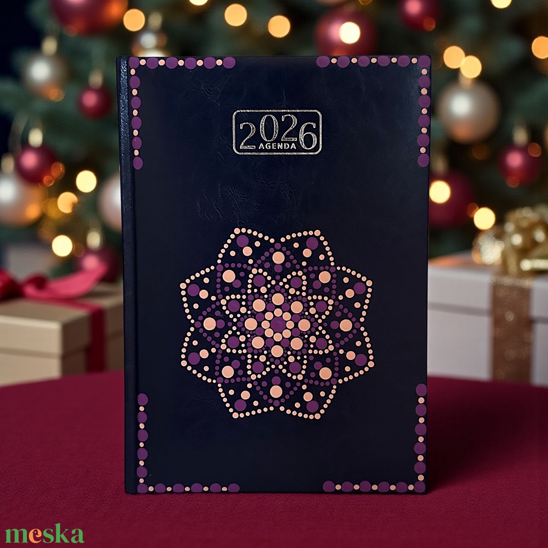 2026. évi fekete műbőr A/5 napi határidőnapló sötét lila és bézs pontmandalával 21x14,8 cm - otthon & életmód - papír, írószer - naptár & tervező - Meska.hu