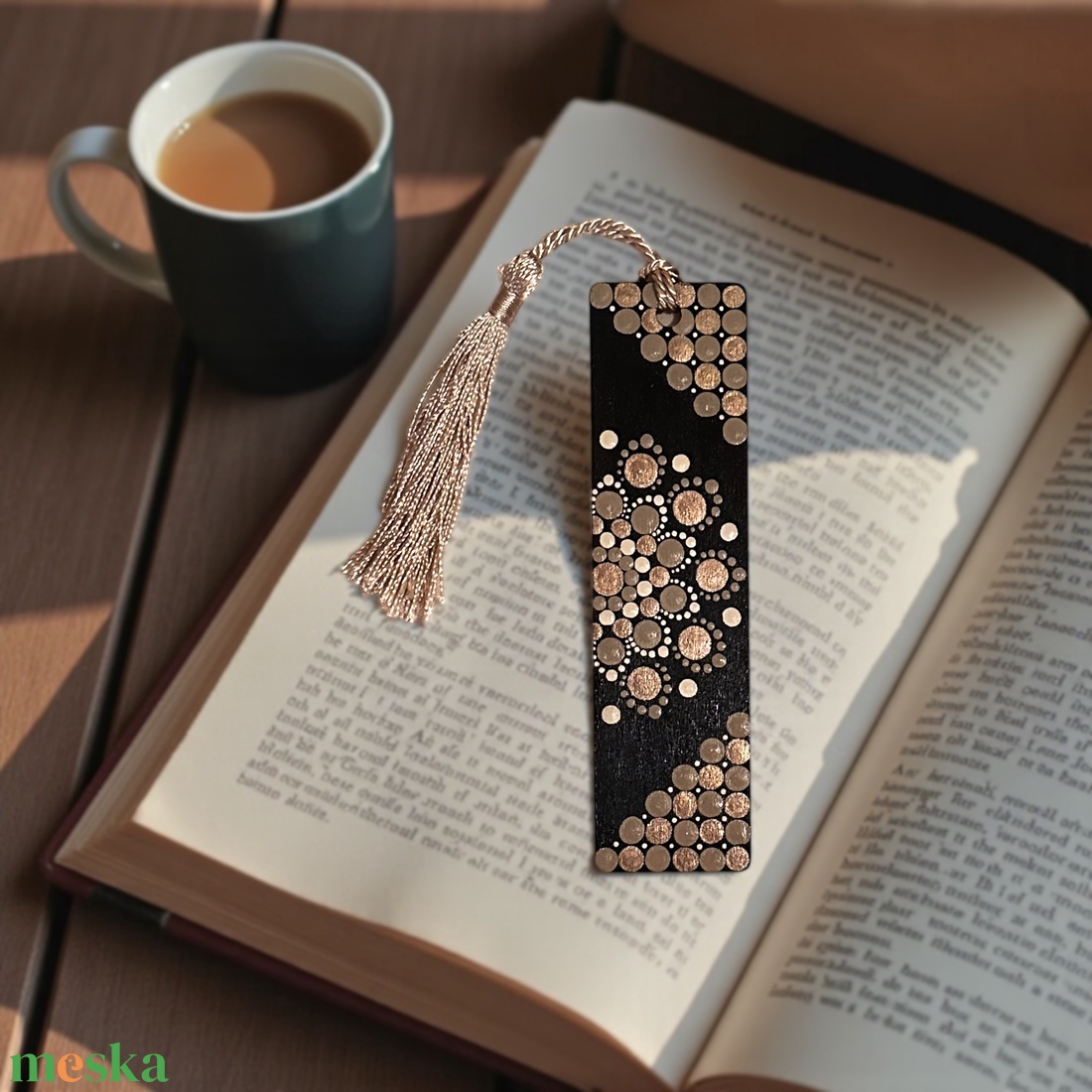 Fa könyvjelző barna, bronz és mokka pontmandala díszítéssel, selymes bojttal, 3,2x12x0,15 cm - könyv & zene - könyvjelző - Meska.hu