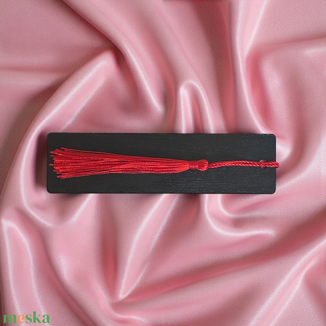 Valentin napi fa könyvjelző tűzpiros és gyönygyház pontmandalával és szivecskékkel, selymes bojttal, 3,2x12x0,15 cm - könyv & zene - könyvjelző - Meska.hu