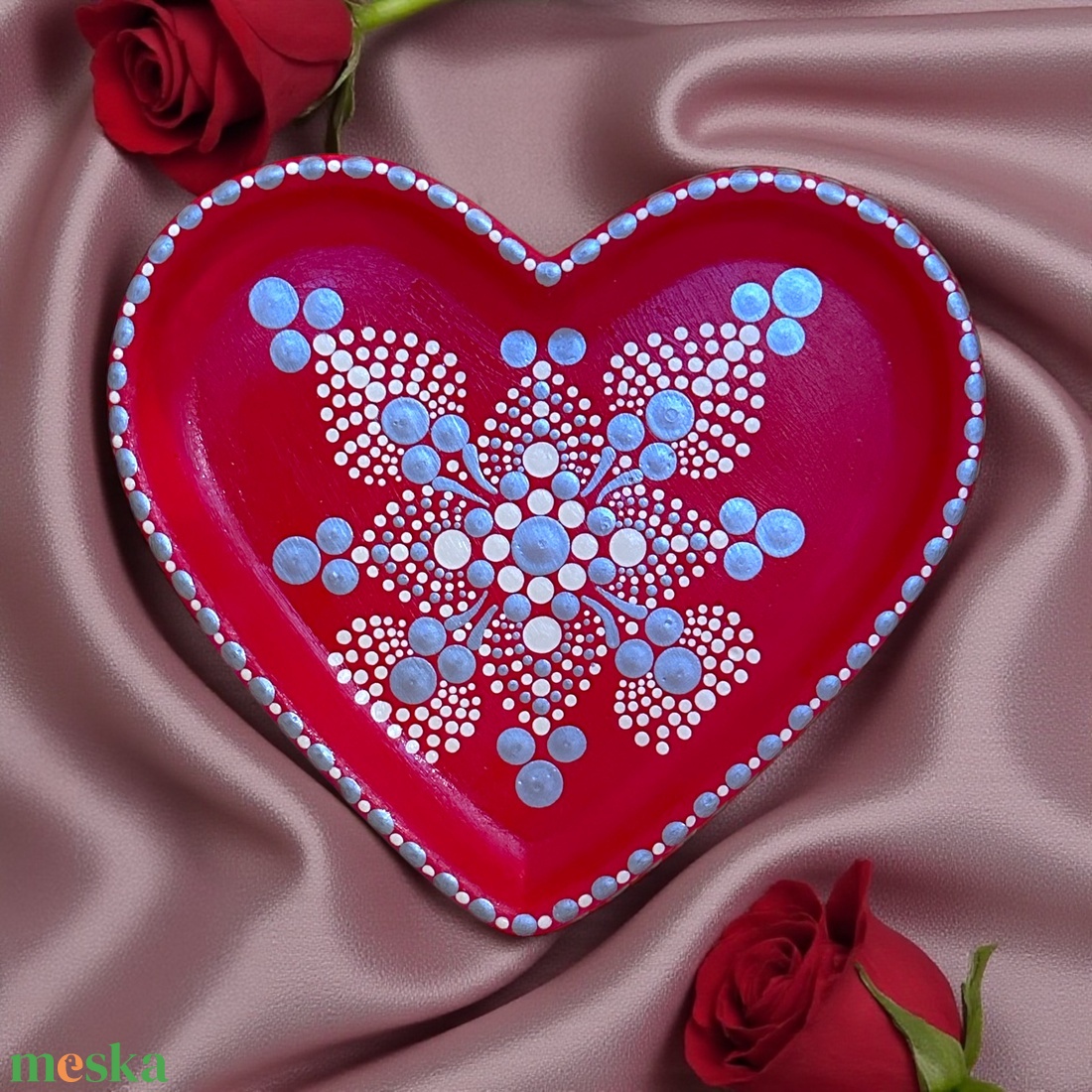 Szív alakú ezüst és  vajszínű pontmandalával díszített kerámia ékszertartó - ékszer - ékszertartó - ékszerdoboz - Meska.hu