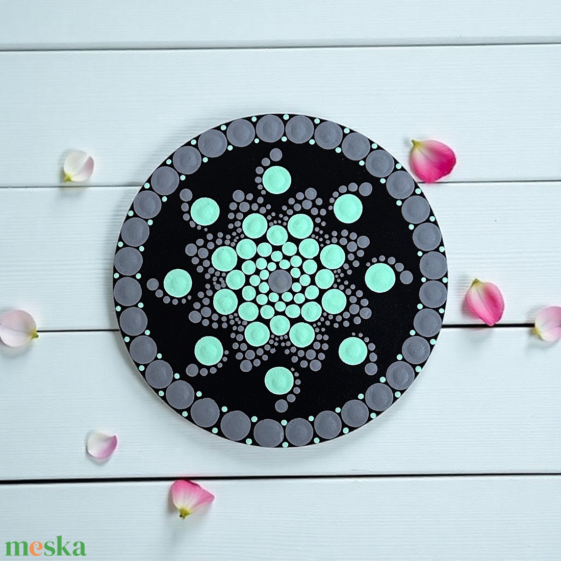 3,3 decis kerámia bögre és fa poháralátét szett zöld és szürke színekkel festett pontmandalával - rendelhető - otthon & életmód - konyhafelszerelés, tálalás - tálalás - bögre & csésze - Meska.hu