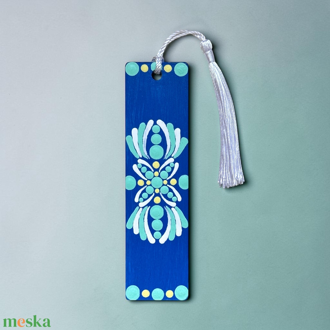 Fa könyvjelző sárga, menta és fehér pontmandala díszítéssel, selymes bojttal, 3,2x12x0,15 cm - könyv & zene - könyvjelző - Meska.hu