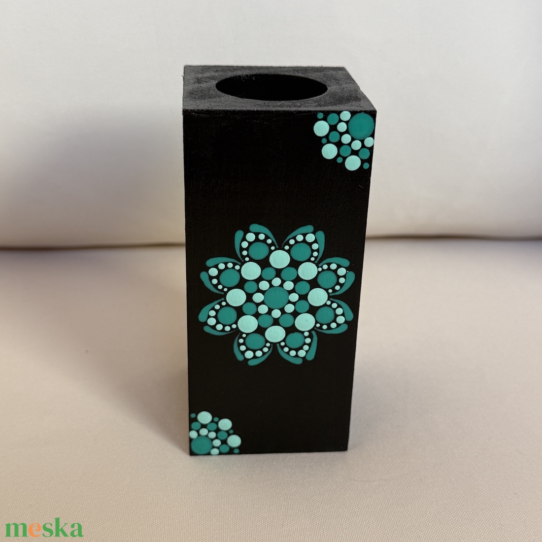 Hasáb alakú fa mécsestartó sötét és világos zöld színű pontmandala díszítéssel, 8x5 cm - otthon & életmód - gyertya, illat, aroma - mécses és mécsestartó - Meska.hu