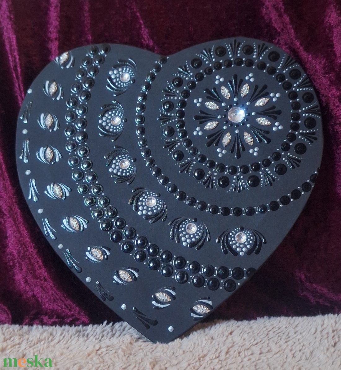 Szikrázó Éjszaka- szív alakú feszített vászon mandala 25cm kristályokkal díszítve - otthon & életmód - dekoráció - spiritualitás - mandala - Meska.hu