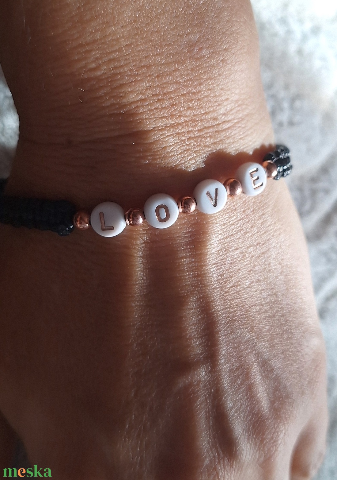 Love karkötő - makramé csomózott - ékszer - karkötő - gyöngyös karkötő - Meska.hu