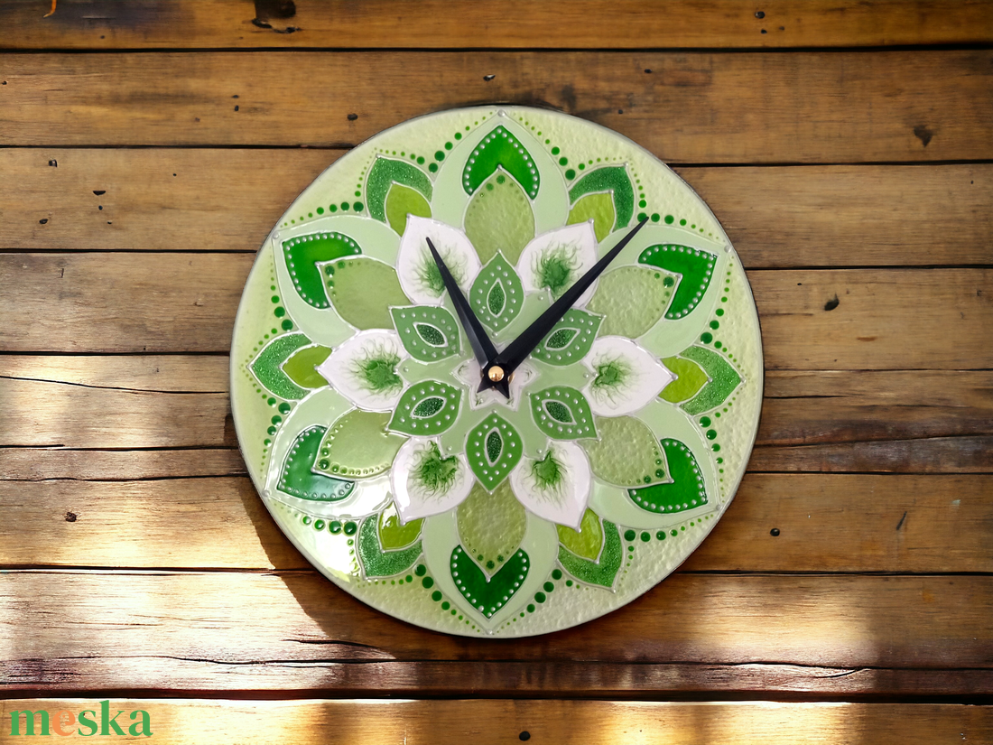 Zöld mandala - egyedi, üvegfestett mandala falióra - otthon & életmód - dekoráció - fali és függő dekoráció - falióra & óra - Meska.hu