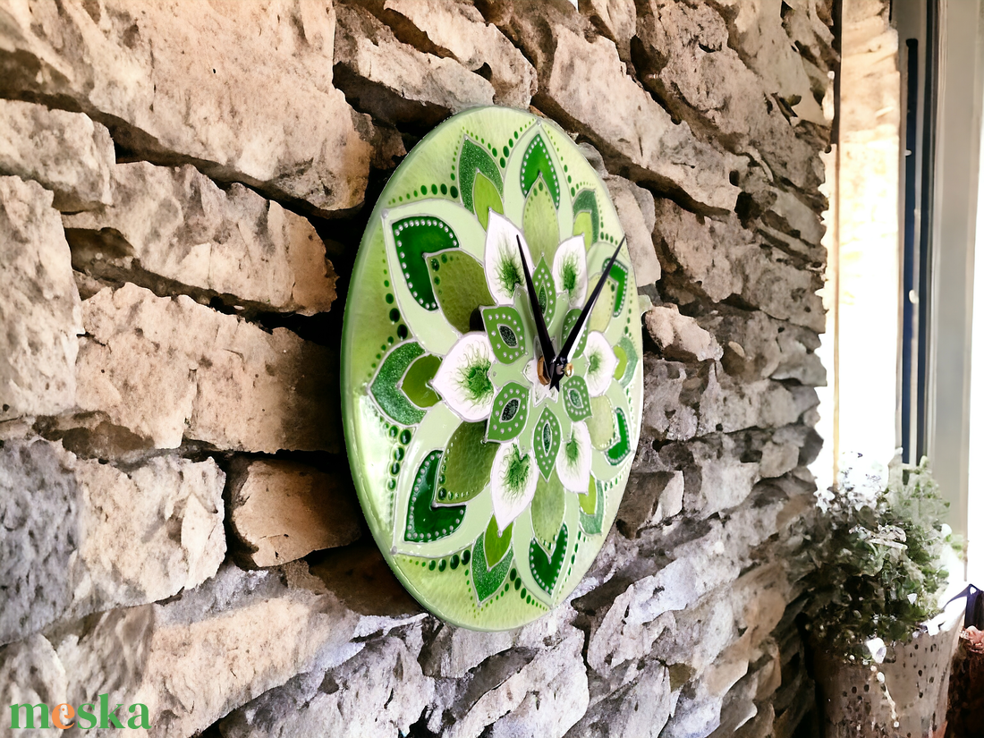 Zöld mandala - egyedi, üvegfestett mandala falióra - otthon & életmód - dekoráció - fali és függő dekoráció - falióra & óra - Meska.hu