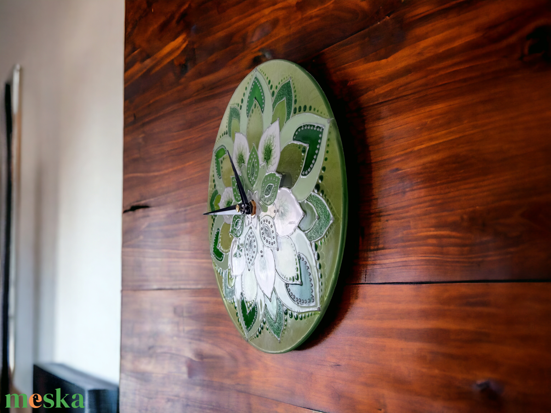 Zöld mandala - egyedi, üvegfestett mandala falióra - otthon & életmód - dekoráció - fali és függő dekoráció - falióra & óra - Meska.hu