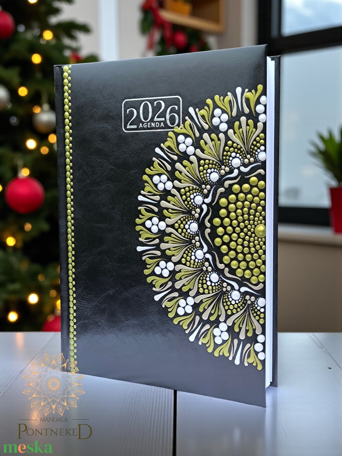 Nagy méretű, fekete (A/5) 2026-os mandala határidőnapló (zöldarany-fehérarany-gyöngyházfehér) - otthon & életmód - papír, írószer - naptár & tervező - Meska.hu