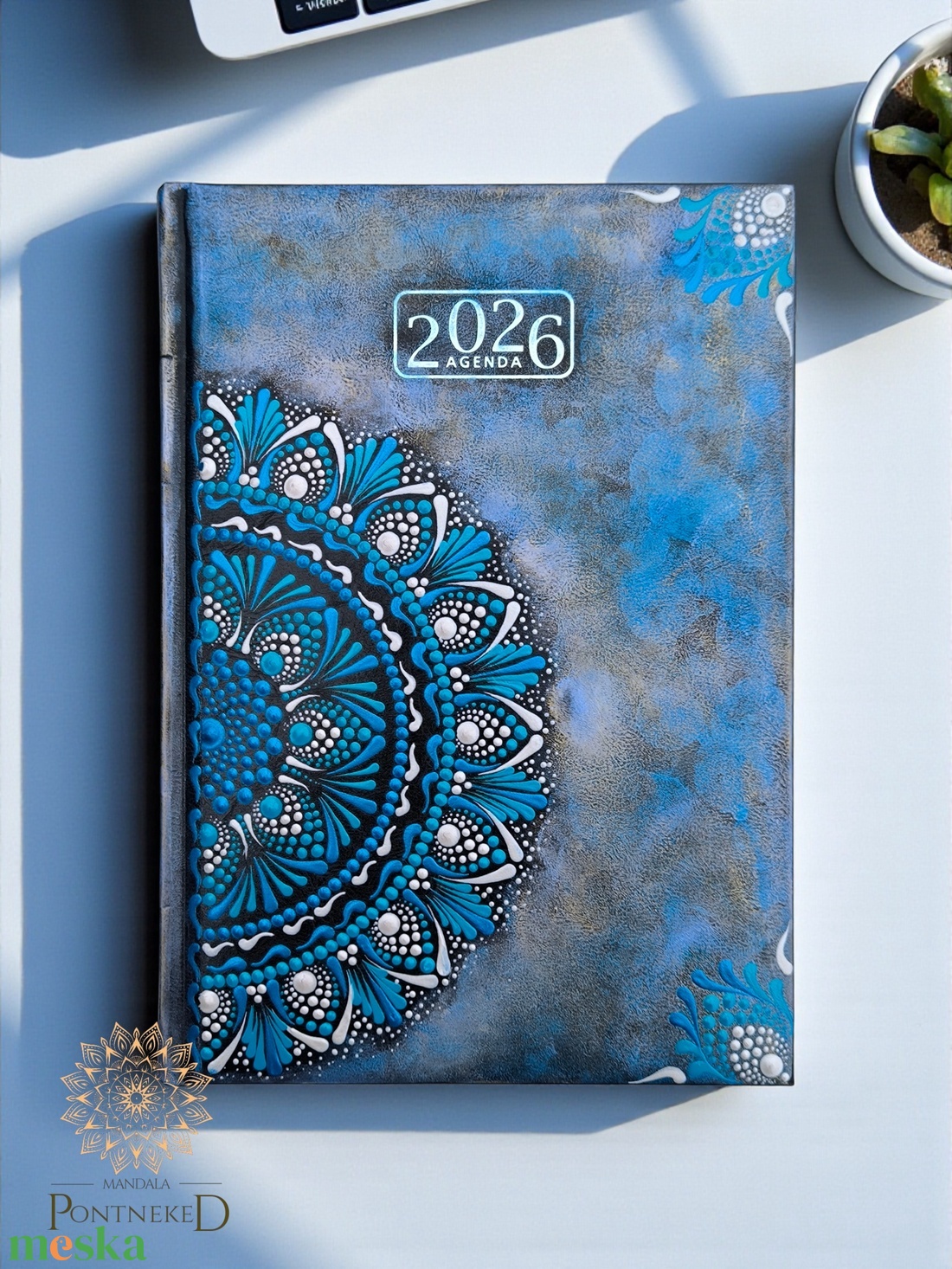 Nagy méretű, fekete (A/5) 2026-os mandala határidőnapló (világoskék, - kék és gyöngyházfehér-metál) - otthon & életmód - papír, írószer - naptár & tervező - Meska.hu