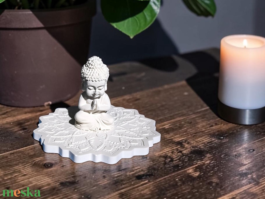 Buddha szobor mandalás alátéttel - otthon & életmód - dekoráció - spiritualitás - mandala - Meska.hu