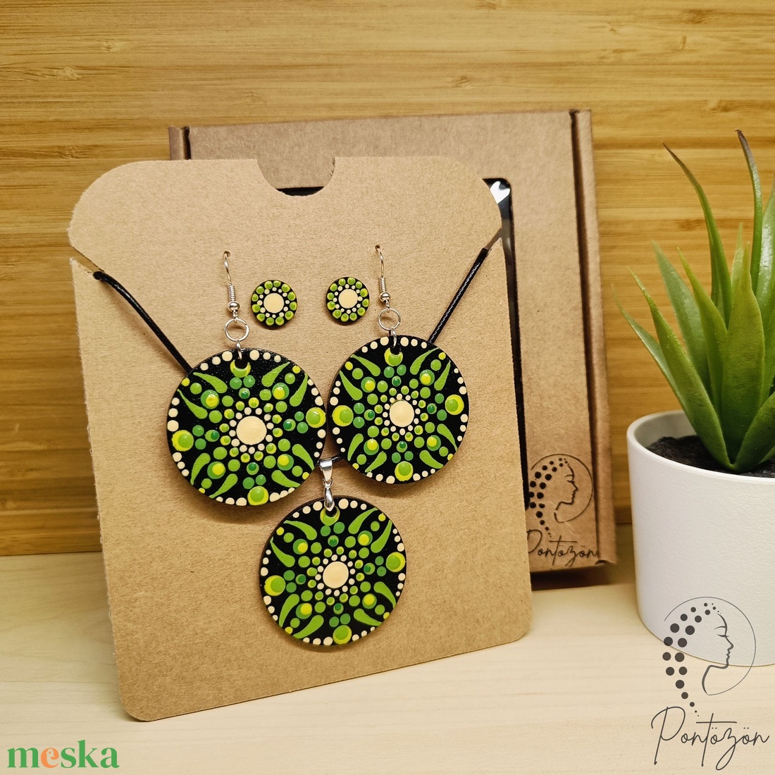 Pontozott ékszerszett - fűzöld és sárga színekkel - ékszer - ékszerszett - Meska.hu