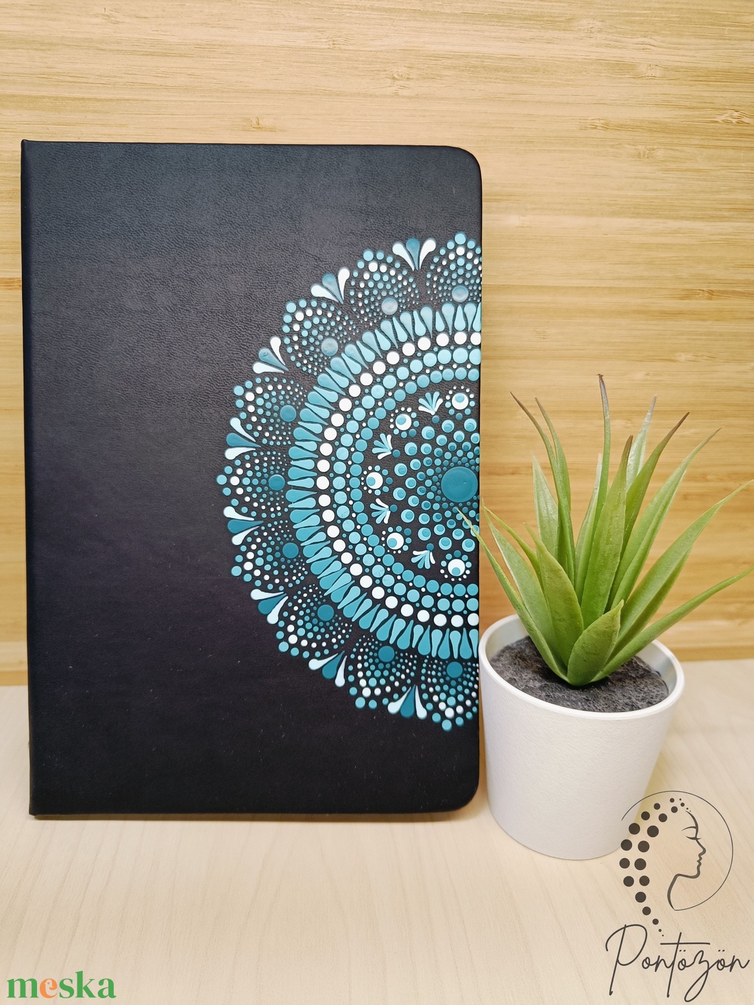 Fekete A5 méretű, vonalas, kemény fedeles jegyzetfüzet türkiz és mentazöld pontozott mintával a borítón - otthon & életmód - papír, írószer - jegyzetfüzet & napló - Meska.hu