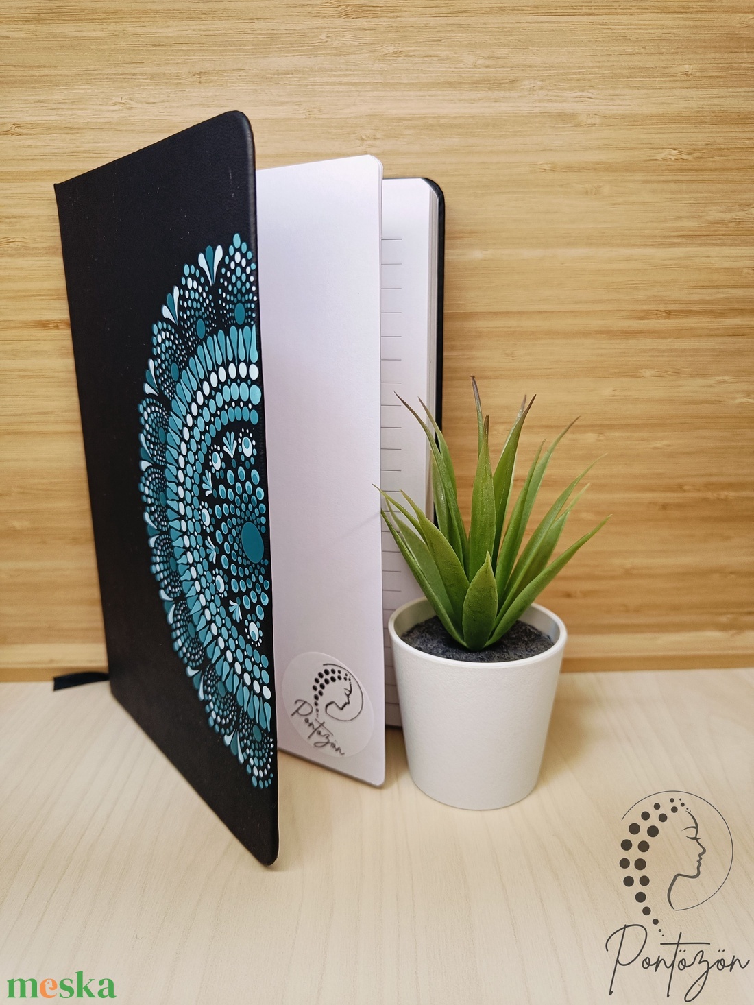 Fekete A5 méretű, vonalas, kemény fedeles jegyzetfüzet türkiz és mentazöld pontozott mintával a borítón - otthon & életmód - papír, írószer - jegyzetfüzet & napló - Meska.hu