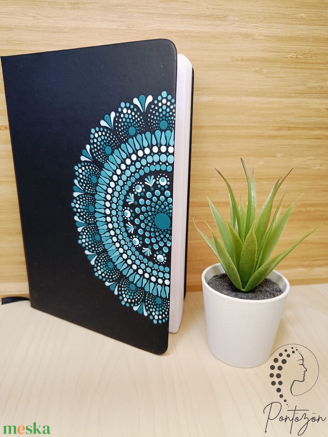 Fekete A5 méretű, vonalas, kemény fedeles jegyzetfüzet türkiz és mentazöld pontozott mintával a borítón - otthon & életmód - papír, írószer - jegyzetfüzet & napló - Meska.hu
