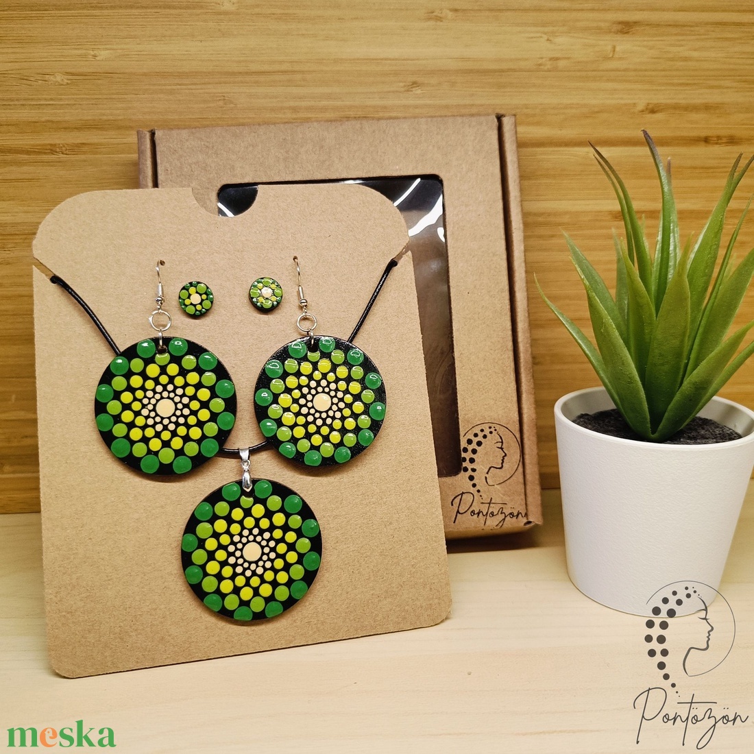 Pontozott ékszerszett - zöld és sárga színekkel - ékszer - ékszerszett - Meska.hu