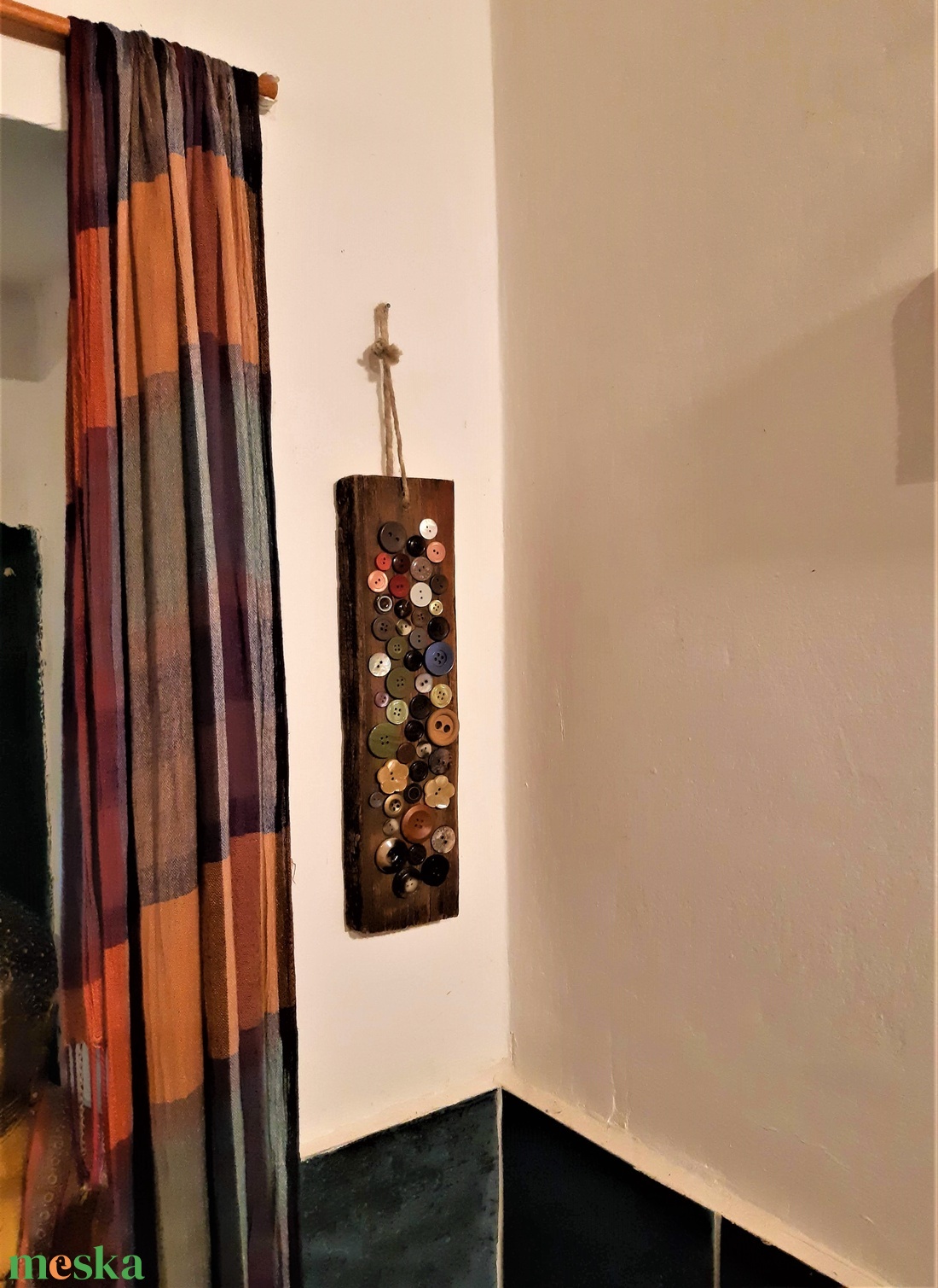 REKREDENC - Mozaikkal dekorált deszka falikép / Gomb - otthon & lakás - falra akasztható dekor - Meska.hu