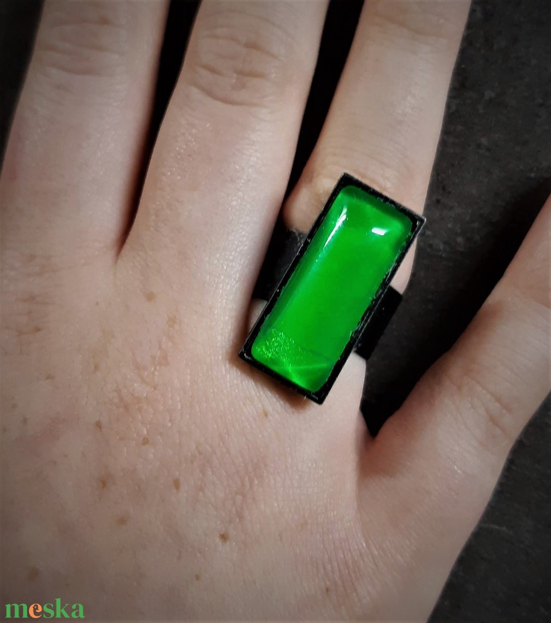 Festett üveg gyűrű (2,5x1 cm) - INGYEN POSTA - ékszer - gyűrű - üveglencsés gyűrű - Meska.hu Festett üveg gyűrű (2,5x1 cm) - INGYEN POSTA - ékszer - gyűrű - üveglencsés gyűrű - Meska.hu