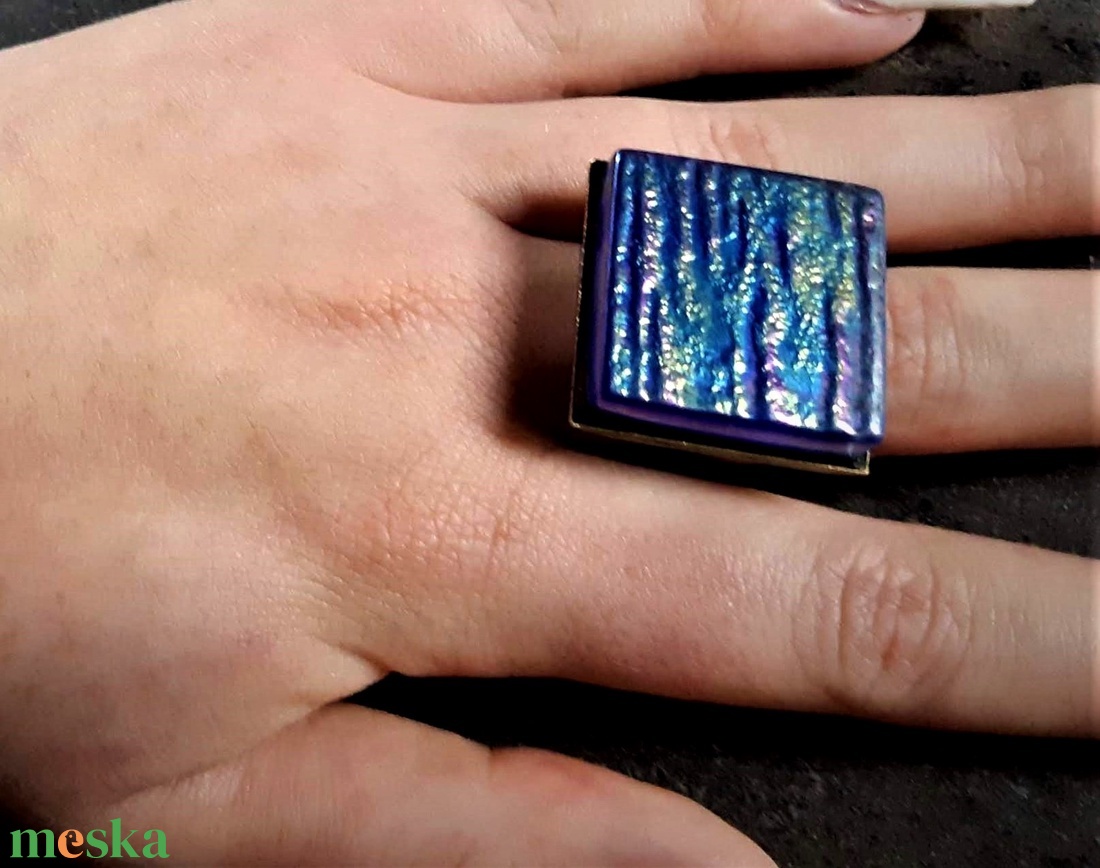 Mozaik medál -tégla, irizáló (igény szerint gyűrűvel) INGYEN POSTA! - ékszer - nyaklánc - medálos nyaklánc - Meska.hu Mozaik medál -tégla, irizáló (igény szerint gyűrűvel) INGYEN POSTA! - ékszer - nyaklánc - medálos nyaklánc - Meska.hu