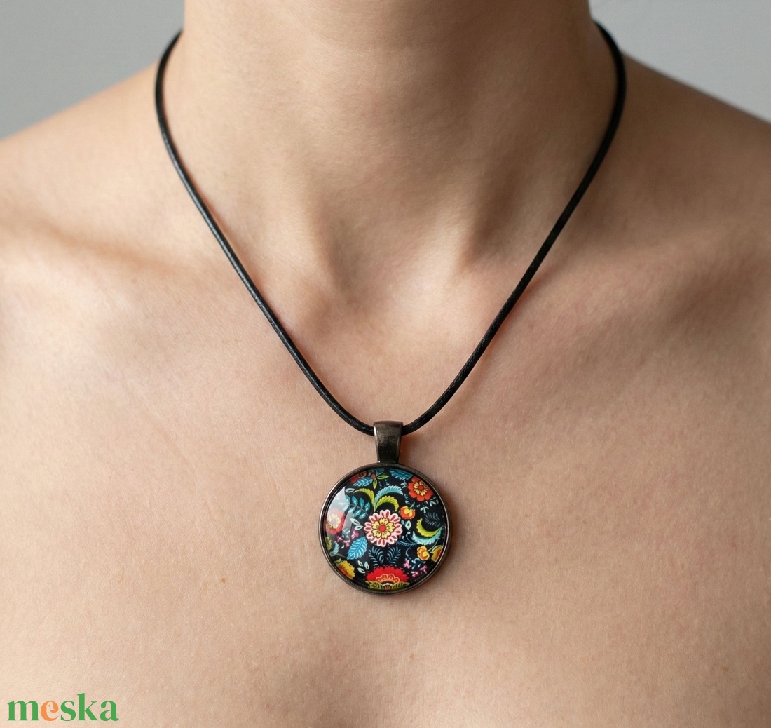 Kör alakú medálok, színes virágmintákkal /több féle/   - INGYEN POSTA - ékszer - nyaklánc - medálos nyaklánc - Meska.hu