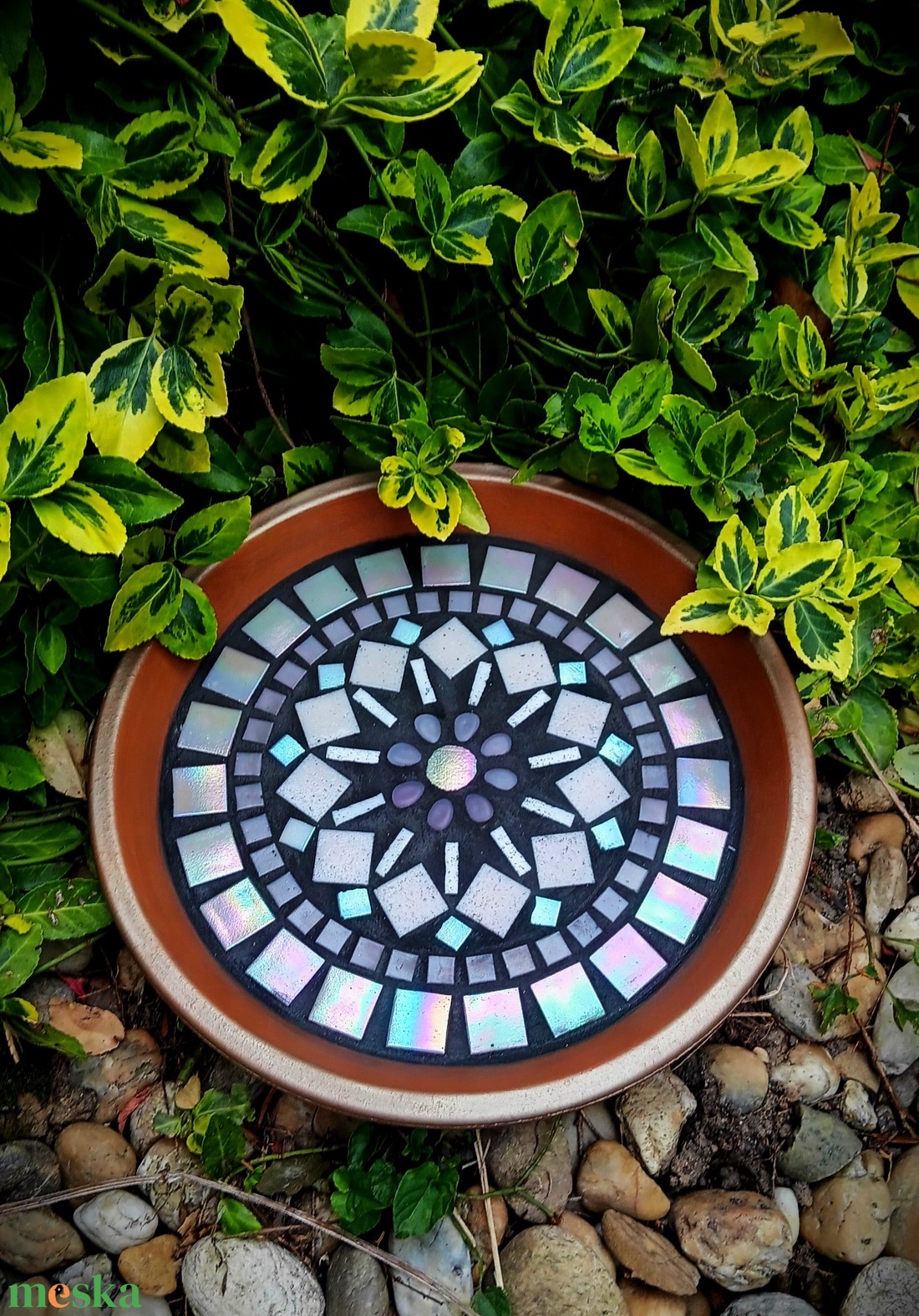 REKREDENC -  Mozaikos mandala madáritató foszforeszkáló kövekkel (25 cm) - otthon & életmód - ház & kert - madáretető & itató - Meska.hu