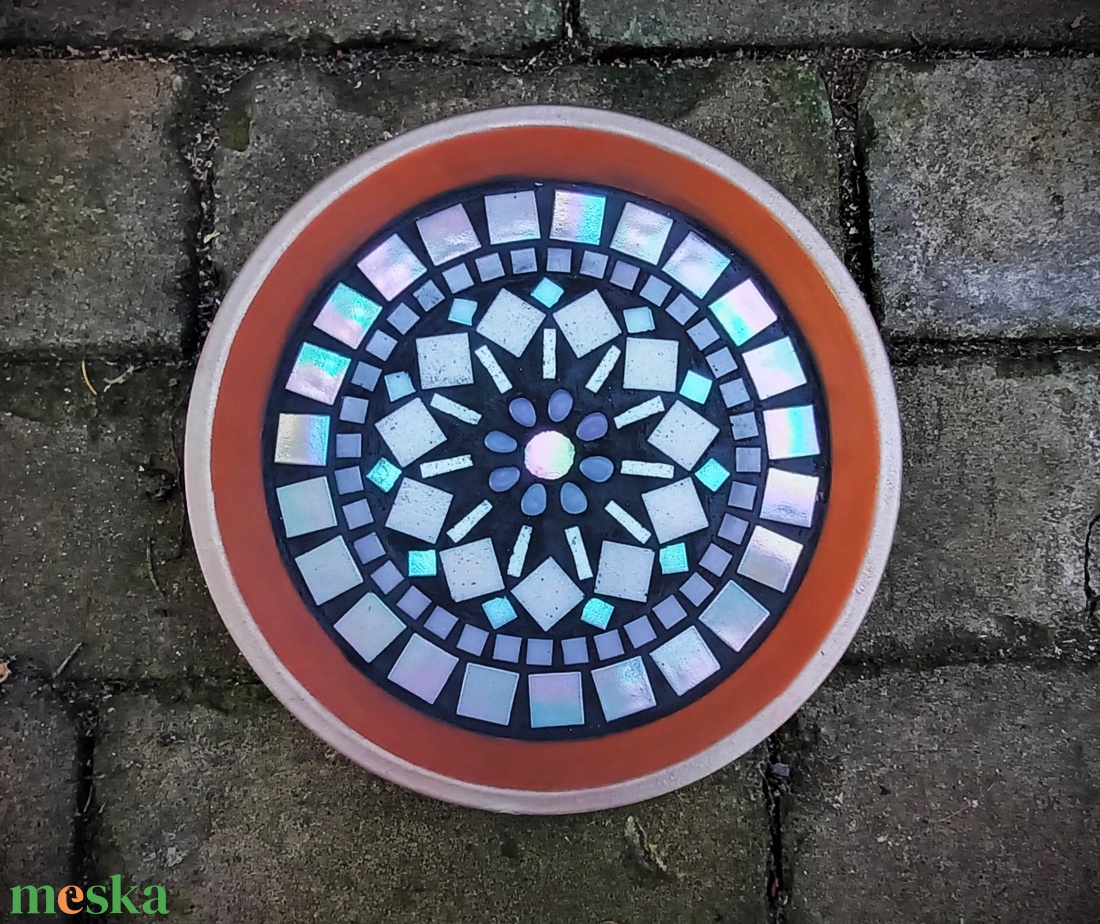 REKREDENC -  Mozaikos mandala madáritató foszforeszkáló kövekkel (25 cm) - otthon & életmód - ház & kert - madáretető & itató - Meska.hu