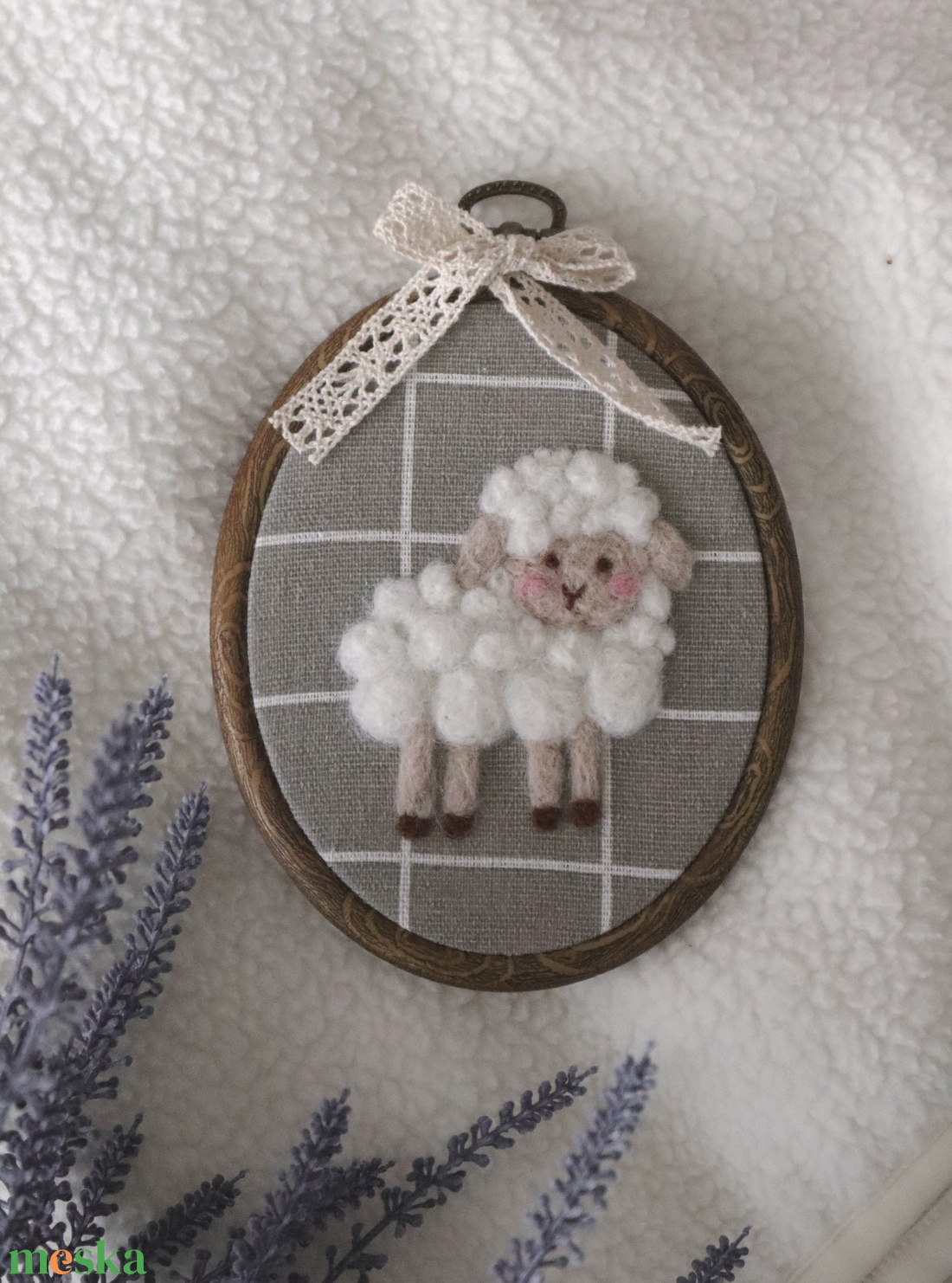 Kézzel nemezelt bárány - baba - mama - babaszoba dekoráció - babaszoba kép - Meska.hu