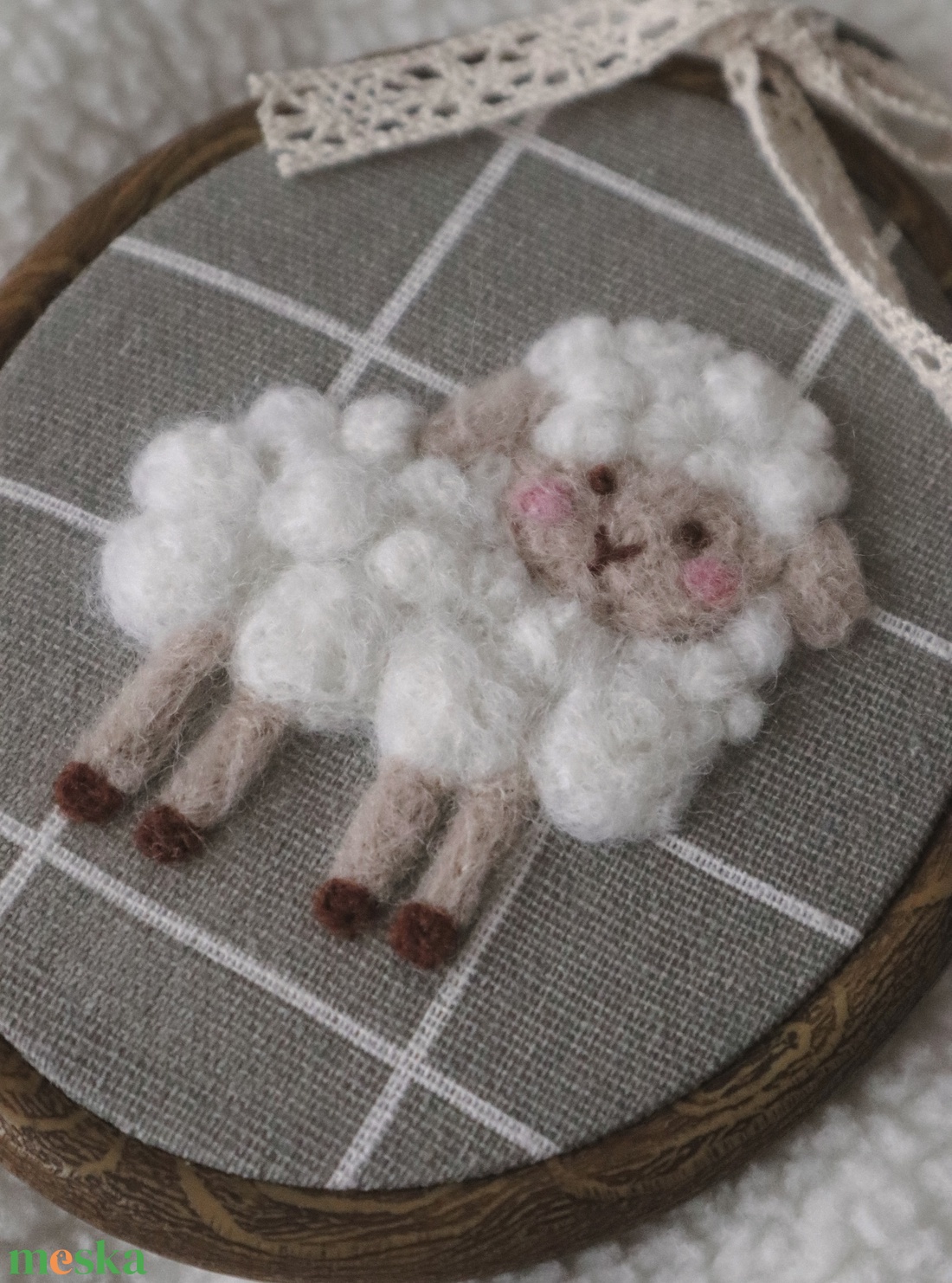 Kézzel nemezelt bárány - baba - mama - babaszoba dekoráció - babaszoba kép - Meska.hu