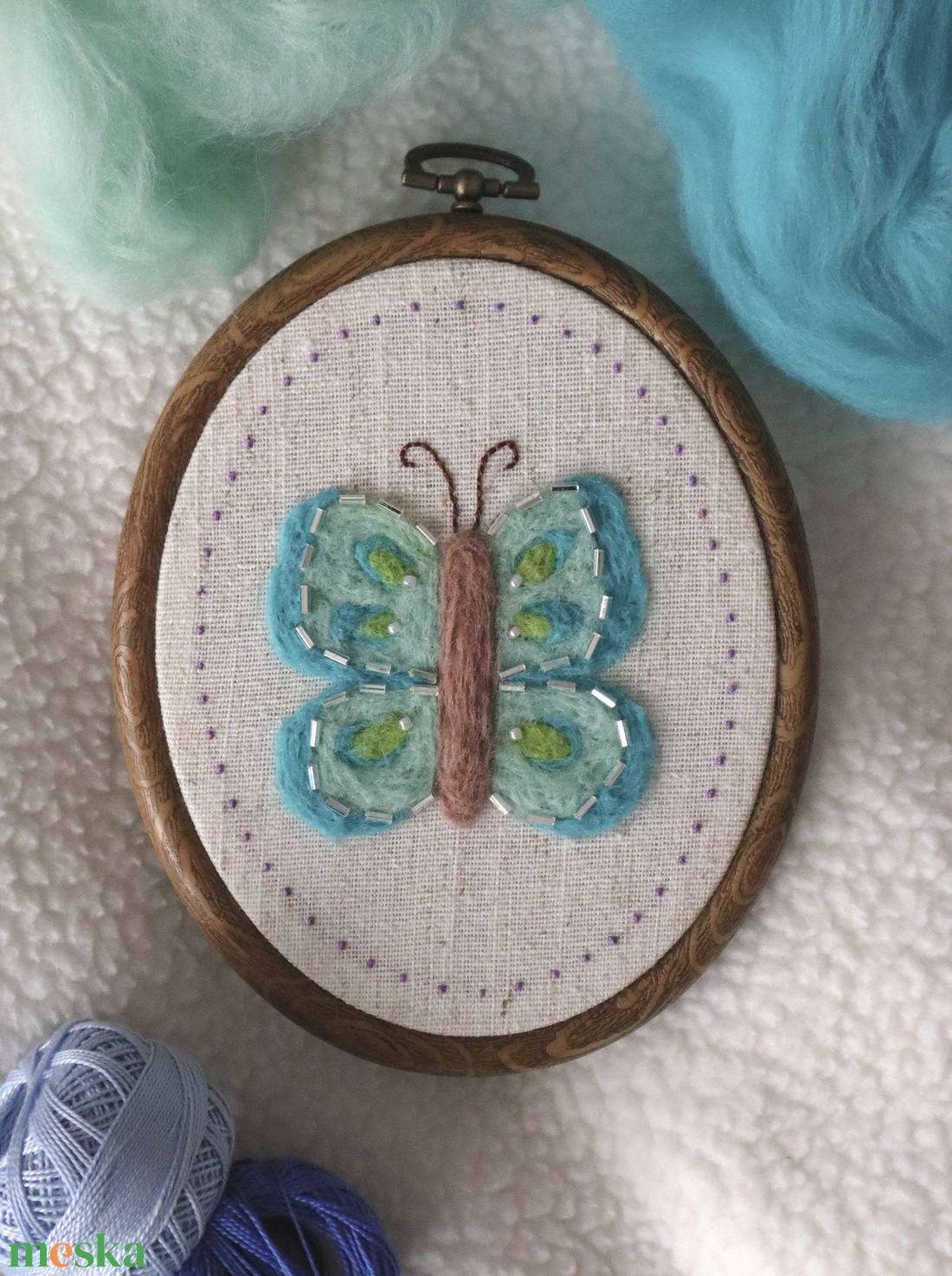 Kézzel nemezelt pillangó - baba - mama - babaszoba dekoráció - babaszoba kép - Meska.hu