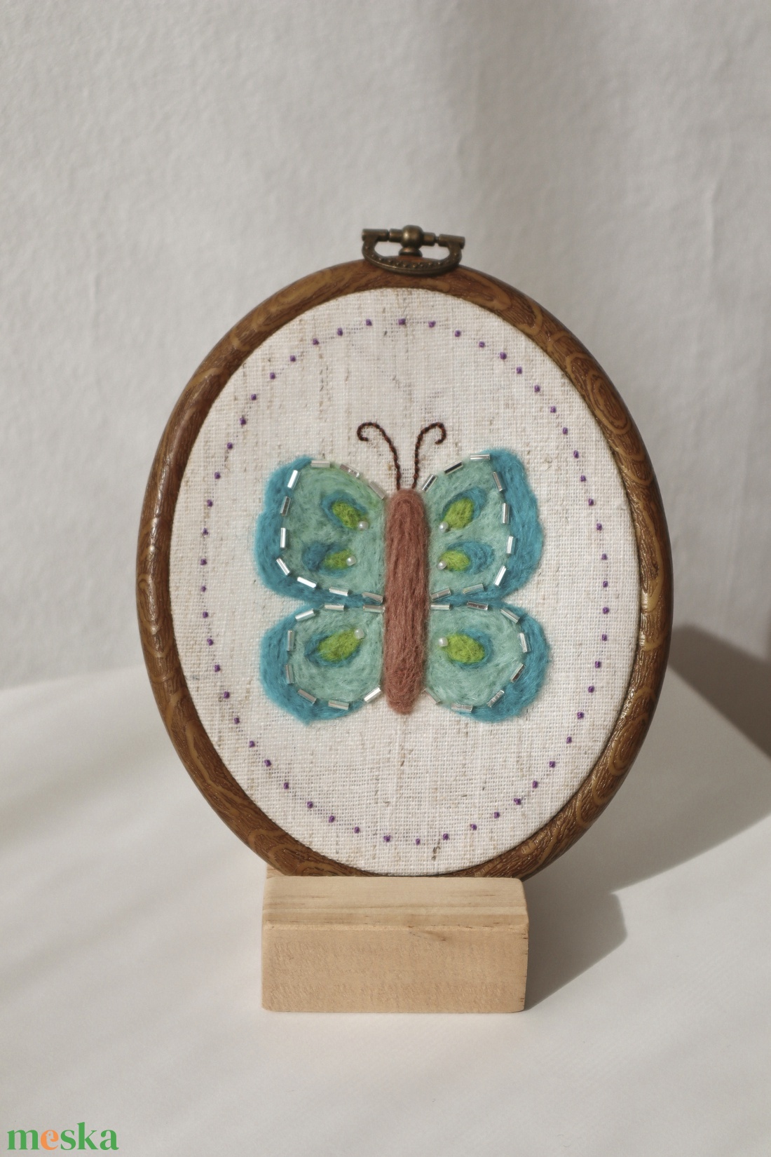 Kézzel nemezelt pillangó - baba - mama - babaszoba dekoráció - babaszoba kép - Meska.hu