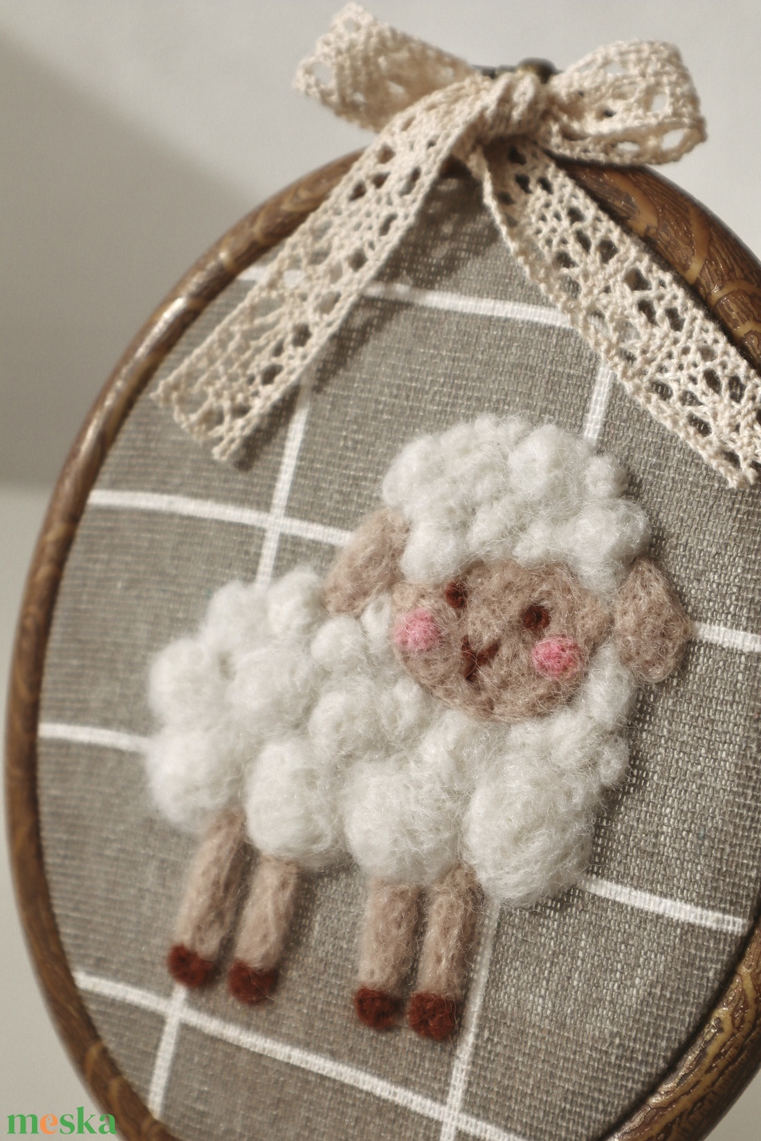 Kézzel nemezelt bárány - baba - mama - babaszoba dekoráció - babaszoba kép - Meska.hu