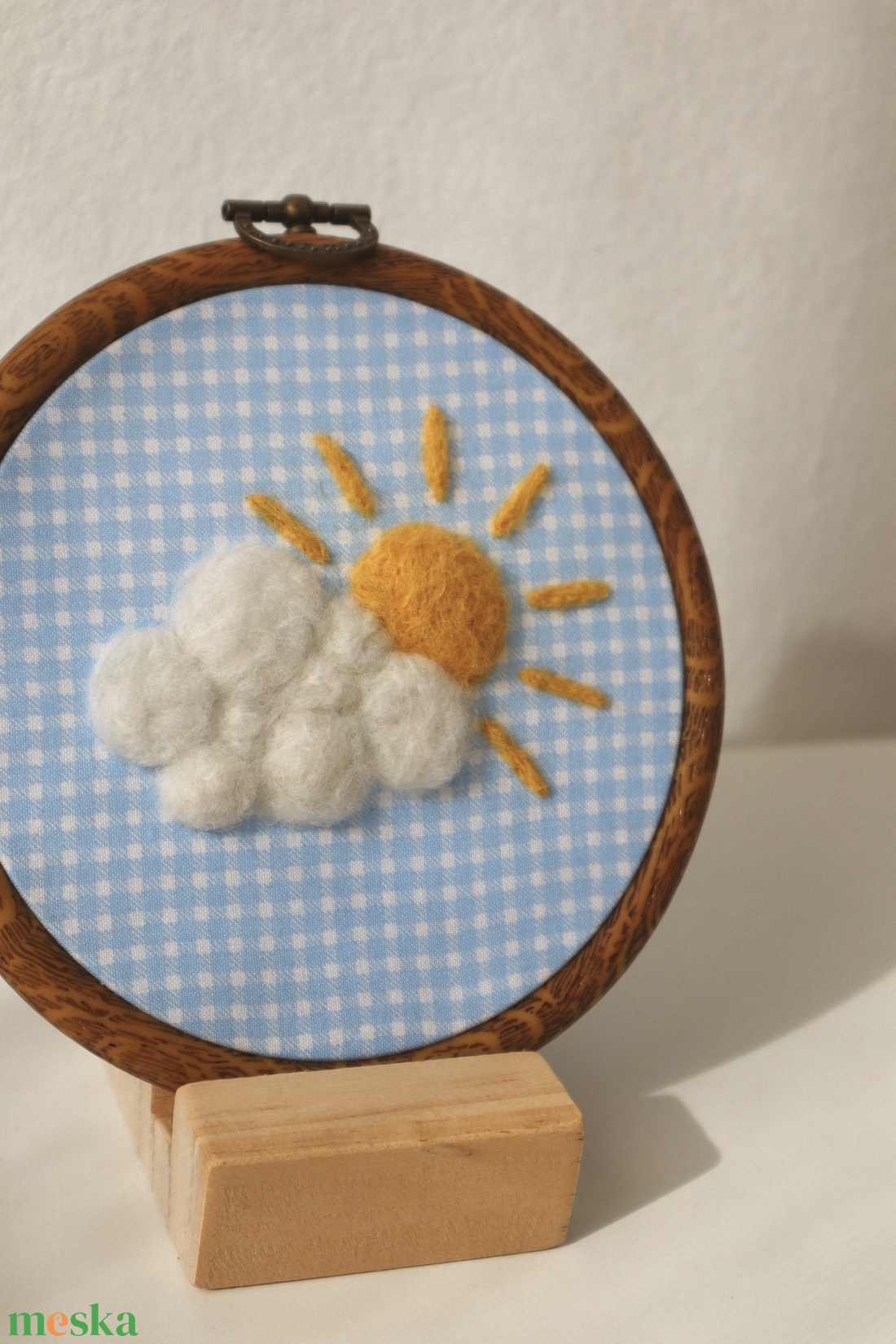 Kézzel nemezelt napocskás kép - baba - mama - babaszoba dekoráció - babaszoba kép - Meska.hu