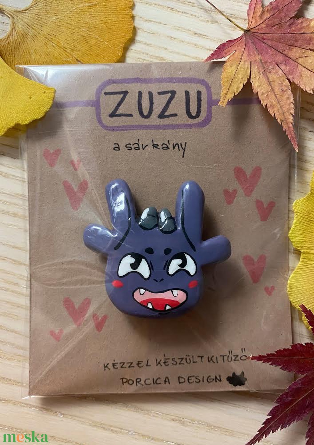 Zuzu a sárkány kitűző - ékszer - kitűző és bross - kitűző - Meska.hu Zuzu a sárkány kitűző - ékszer - kitűző és bross - kitűző - Meska.hu