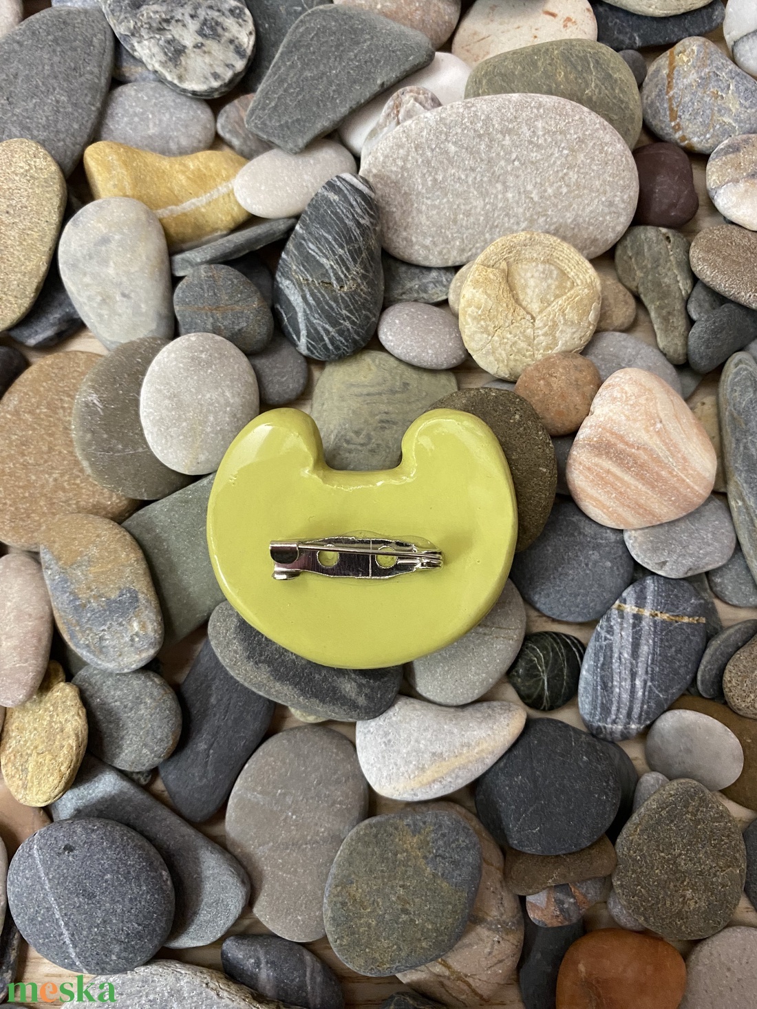 Burt a béka kitűző - ékszer - kitűző és bross - Meska.hu