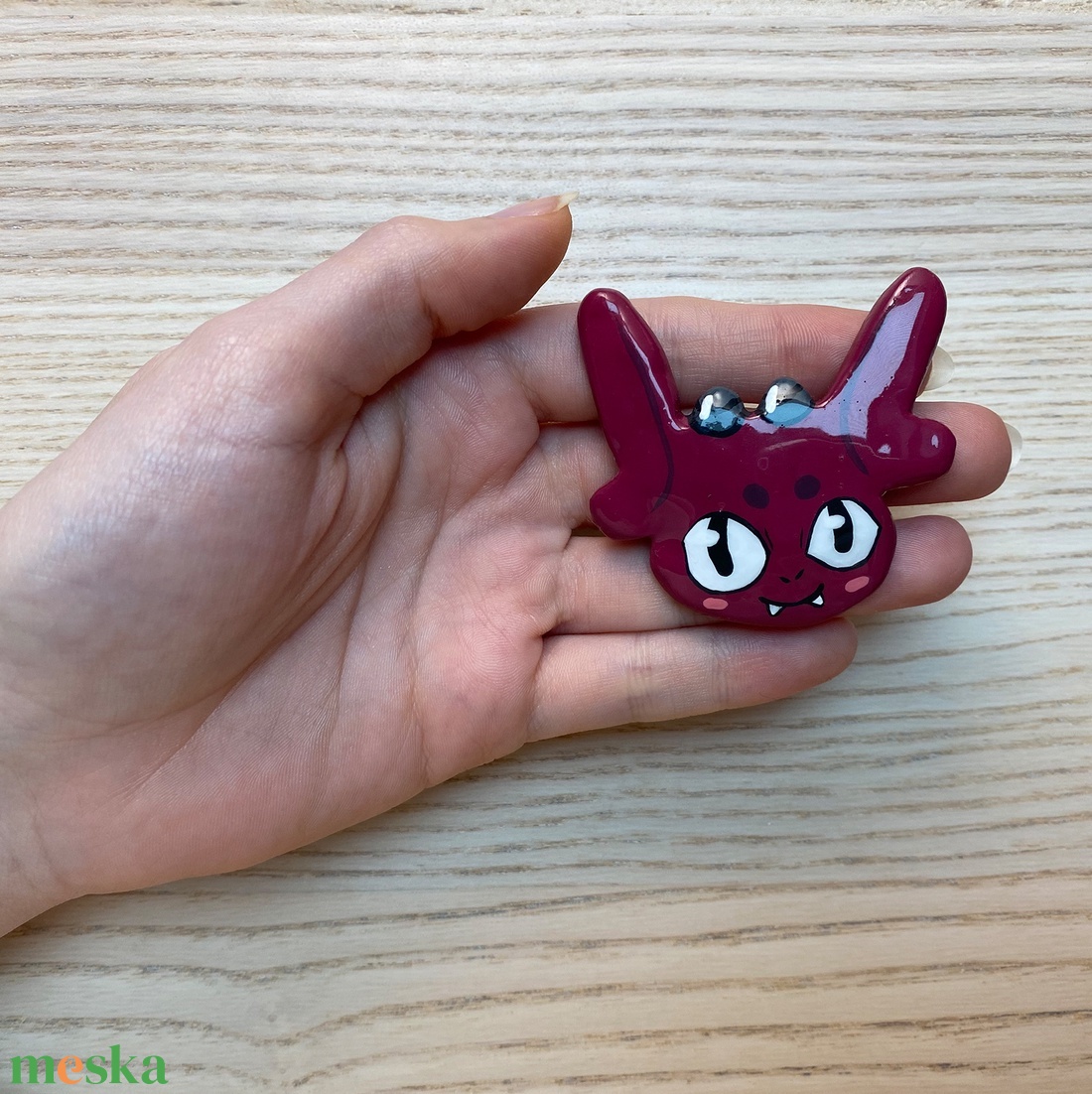 Zuzmó a sárkány kitűző - ékszer - kitűző és bross - Meska.hu Zuzmó a sárkány kitűző - ékszer - kitűző és bross - Meska.hu