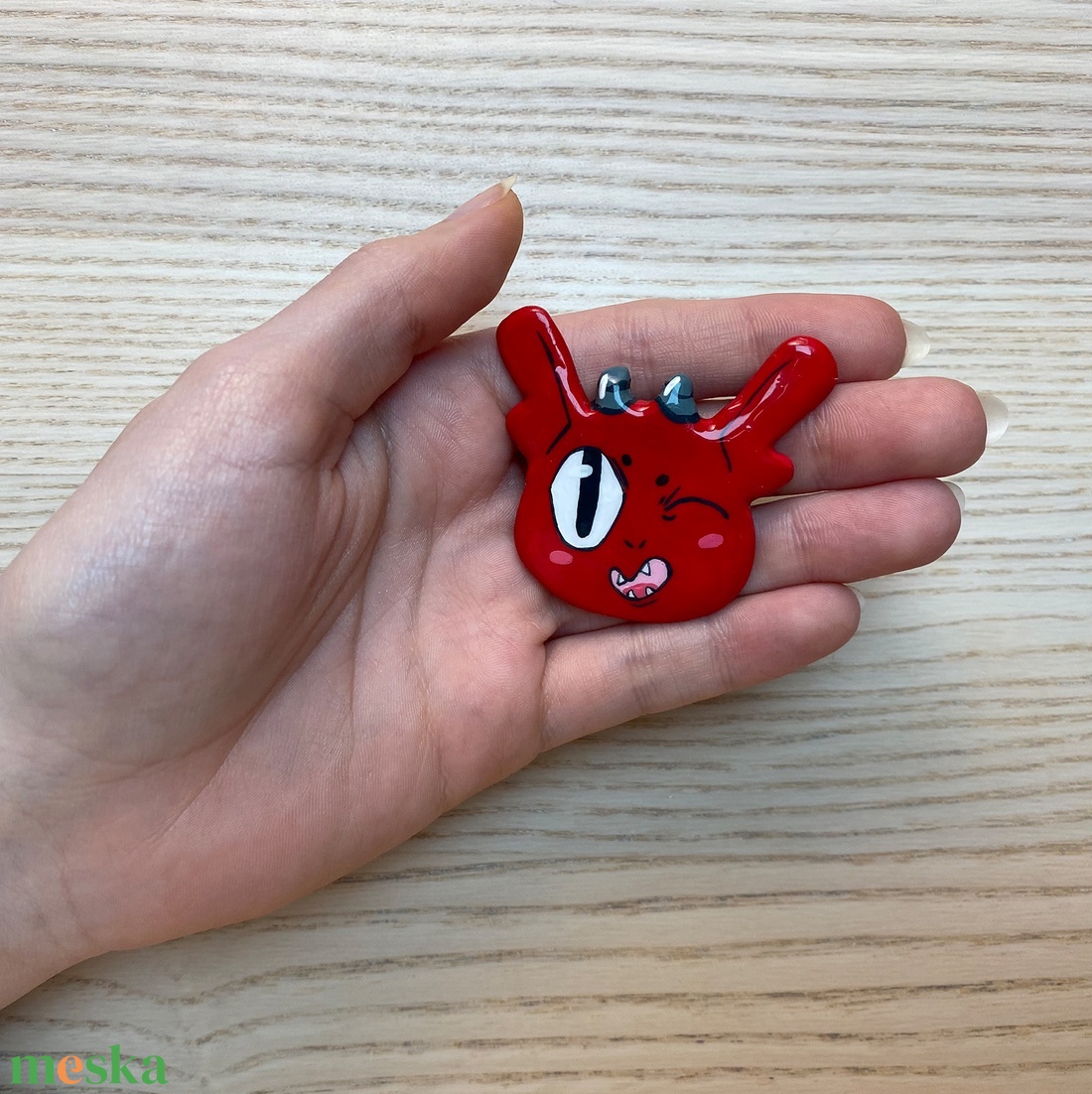 Sztella a sárkány kitűző - ékszer - kitűző és bross - kitűző - Meska.hu Sztella a sárkány kitűző - ékszer - kitűző és bross - kitűző - Meska.hu