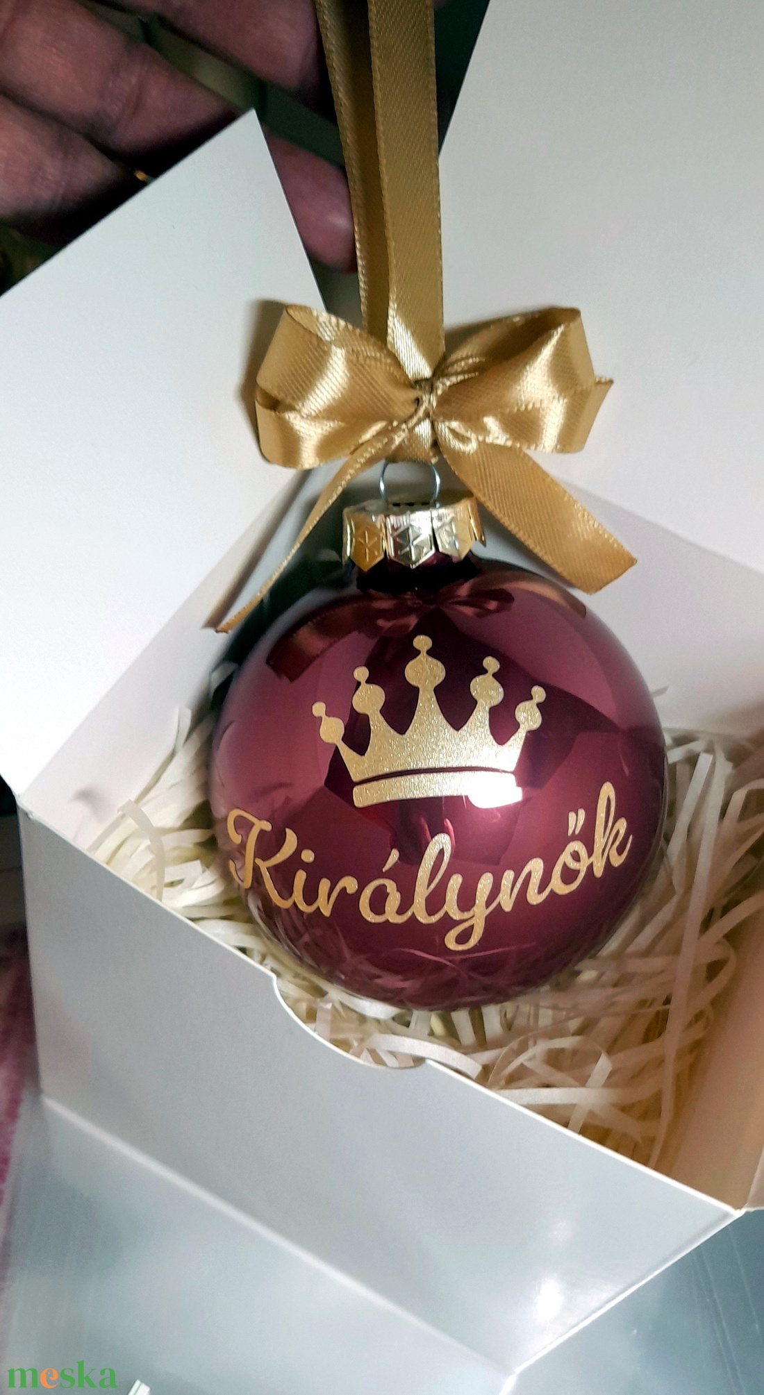 Karácsonyi színes gömb névvel, mintával 1 db - karácsony - karácsonyi lakásdekoráció - karácsonyfadíszek - Meska.hu