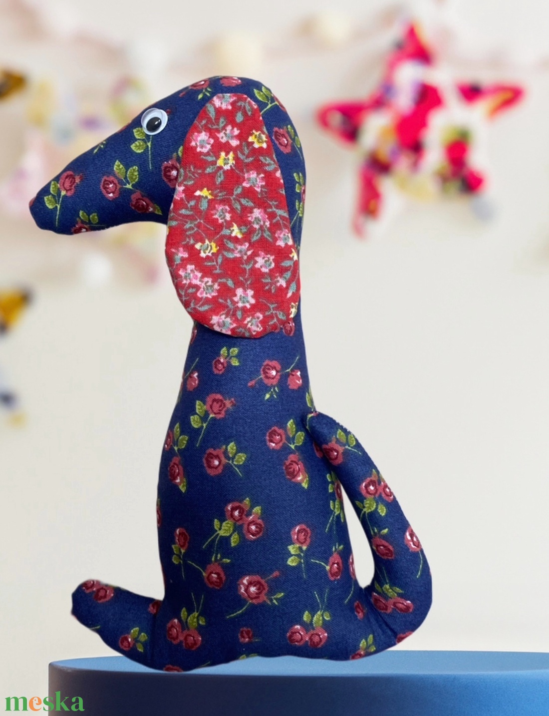 Tacskó - ülő, kék virágos - játék & sport - plüssállat & játékfigura - kutya - Meska.hu