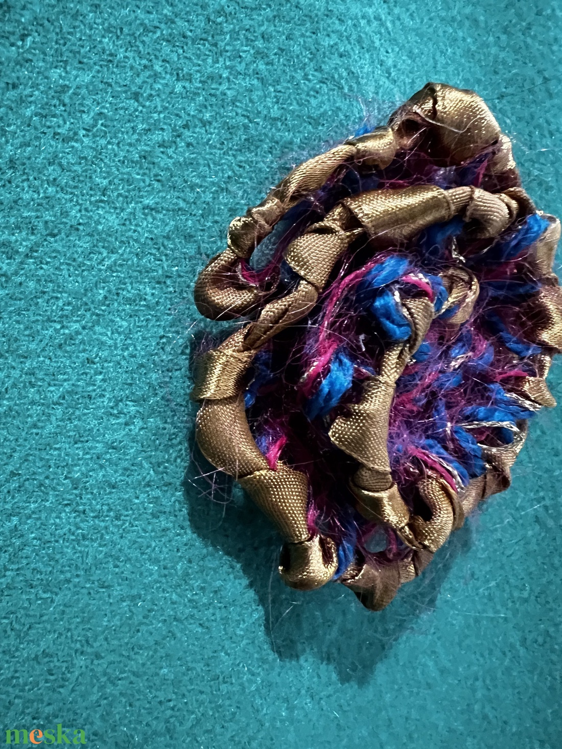 Kötött kitűző - ékszer - kitűző és bross - Meska.hu Kötött kitűző - ékszer - kitűző és bross - Meska.hu