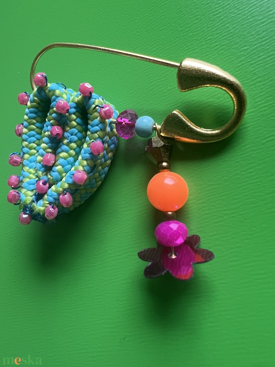 Tarka kit�ző szivvel - ékszer - kitűző és bross - Meska.hu