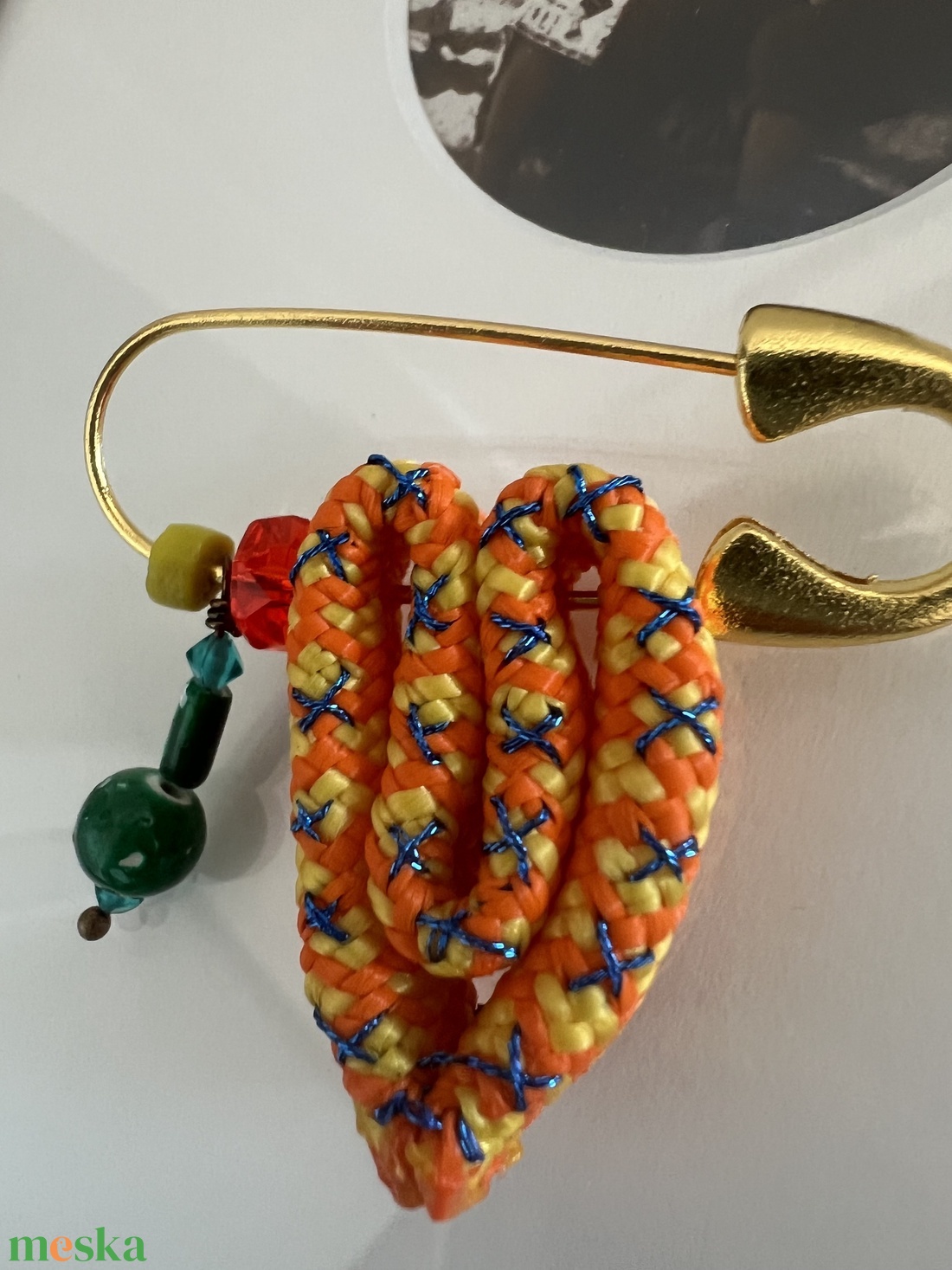 Tarka kit�ző szivvel - ékszer - kitűző és bross - Meska.hu