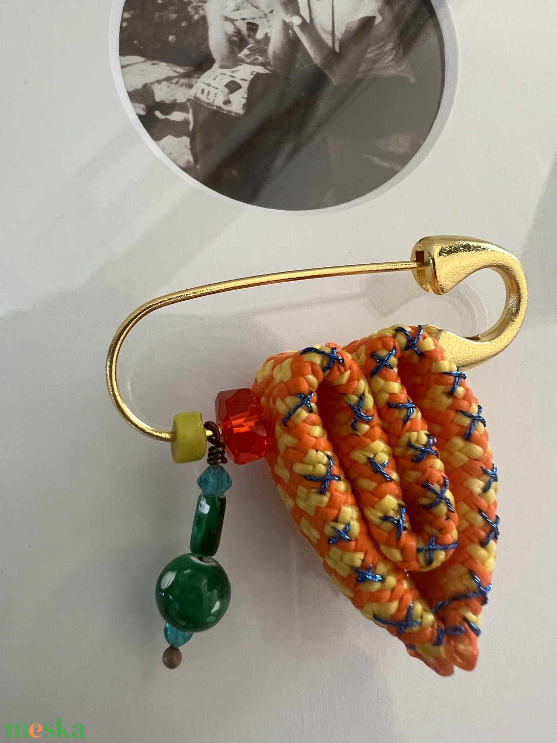 Tarka kit�ző szivvel - ékszer - kitűző és bross - Meska.hu