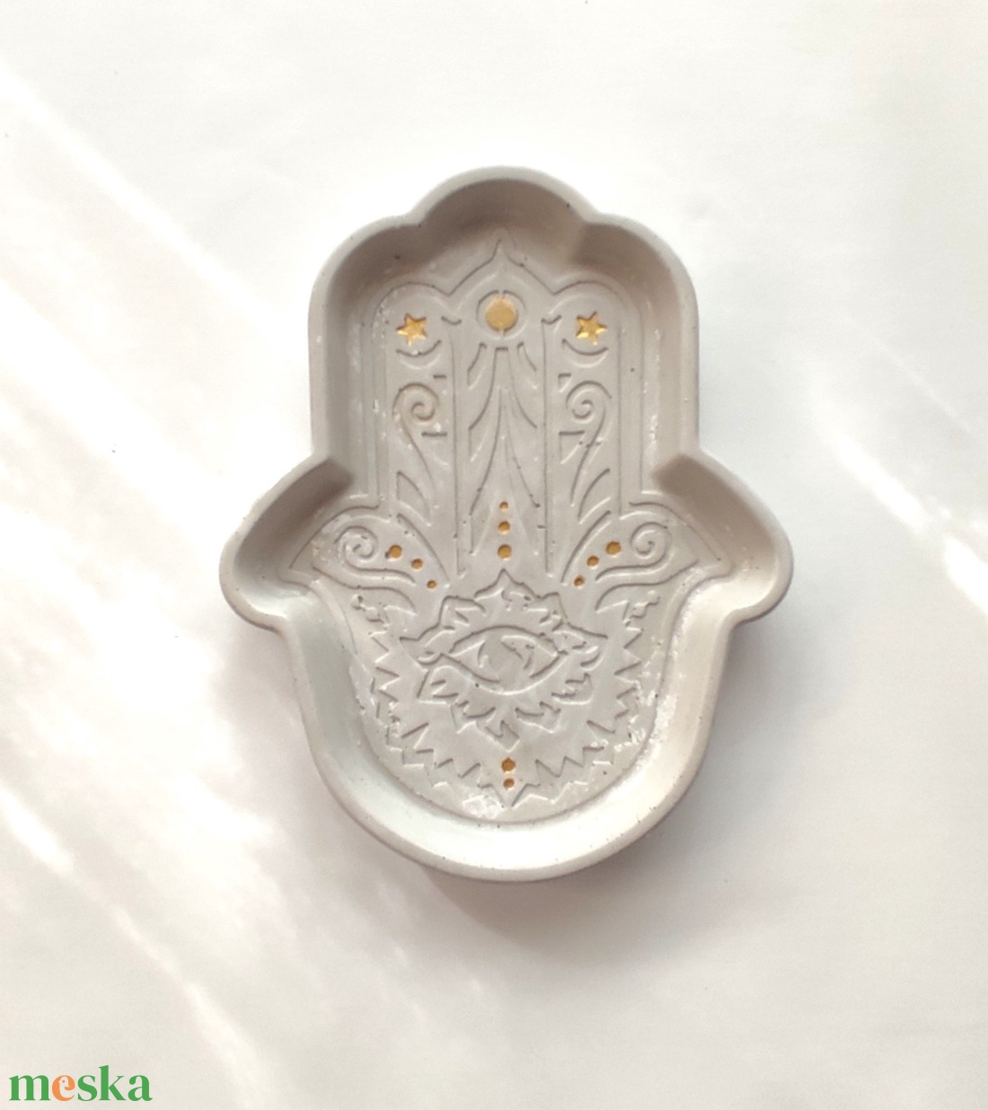 Hamsa dekor tálka arany díszítéssel - otthon & életmód - dekoráció - asztal és polc dekoráció - dekorációs tál, tartó - Meska.hu Hamsa dekor tálka arany díszítéssel - otthon & életmód - dekoráció - asztal és polc dekoráció - dekorációs tál, tartó - Meska.hu