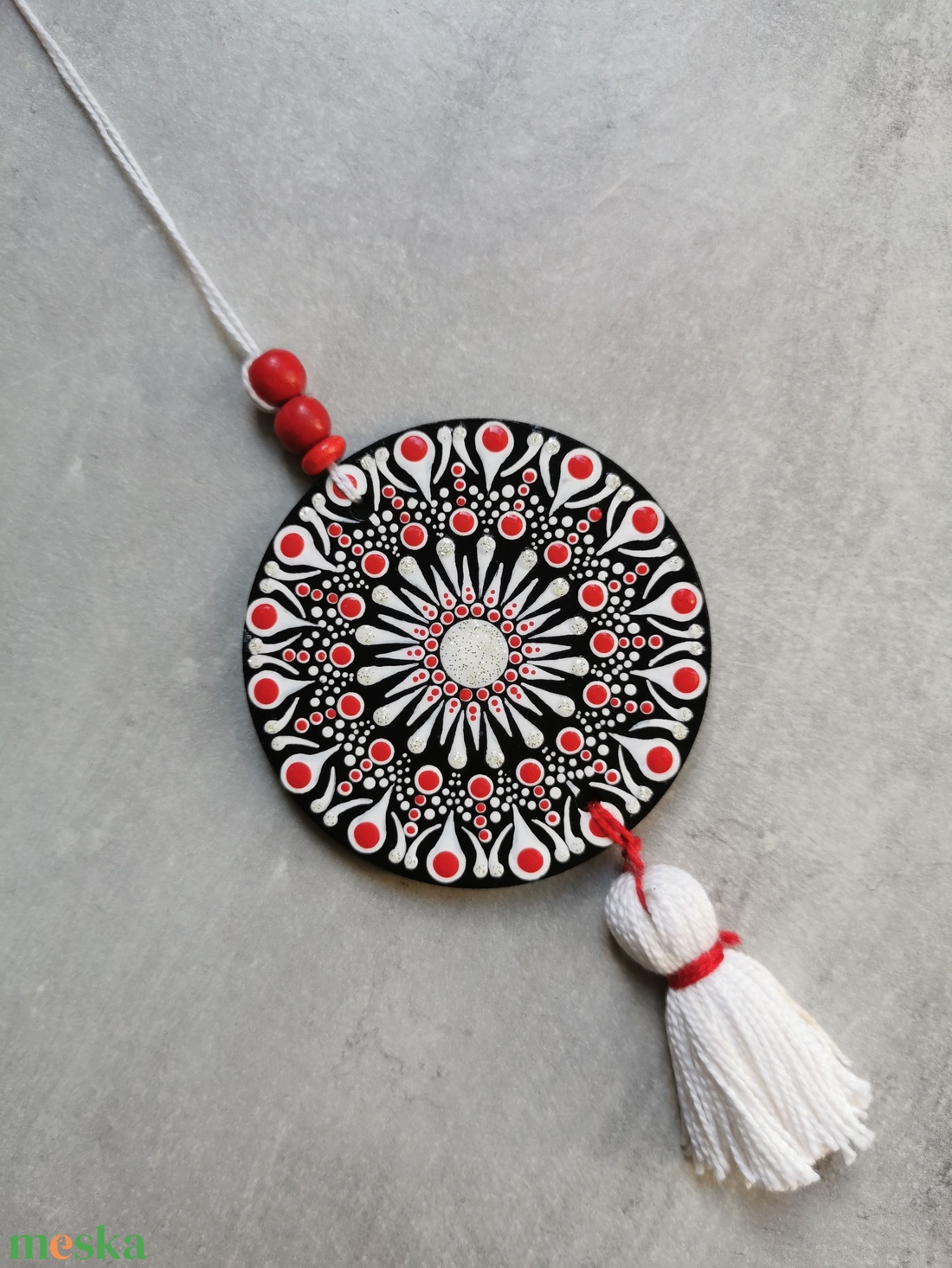 Fa korongra festett talizmán bojttal - Piros-fehér - otthon & életmód - dekoráció - spiritualitás - mandala - Meska.hu Fa korongra festett talizmán bojttal - Piros-fehér - otthon & életmód - dekoráció - spiritualitás - mandala - Meska.hu