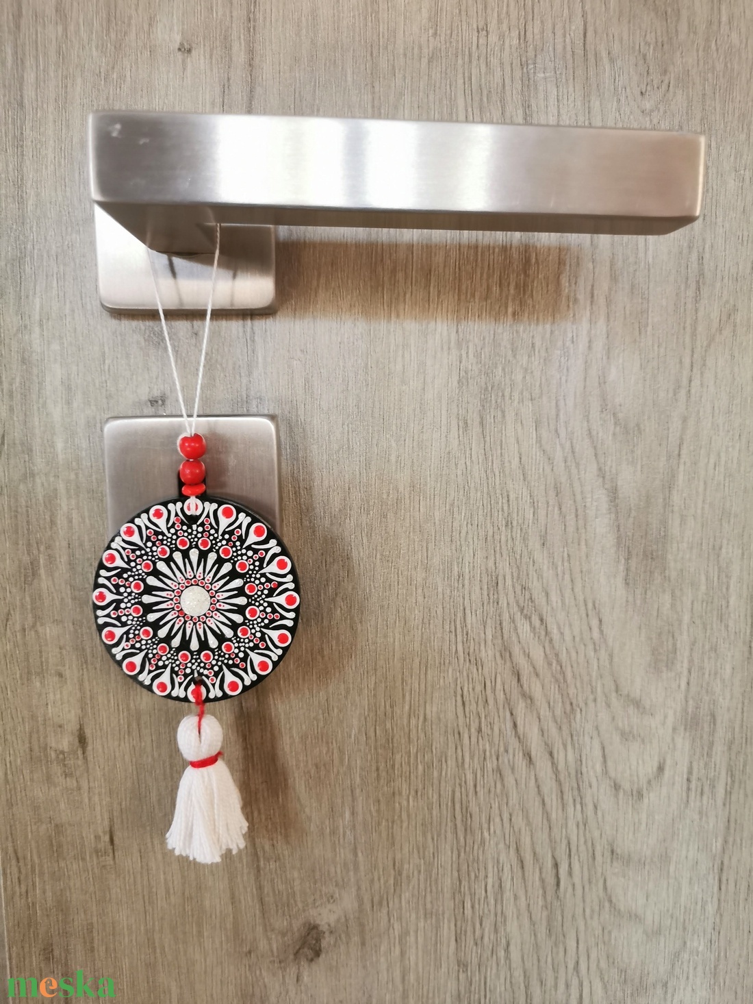 Fa korongra festett talizmán bojttal - Piros-fehér - otthon & életmód - dekoráció - spiritualitás - mandala - Meska.hu Fa korongra festett talizmán bojttal - Piros-fehér - otthon & életmód - dekoráció - spiritualitás - mandala - Meska.hu