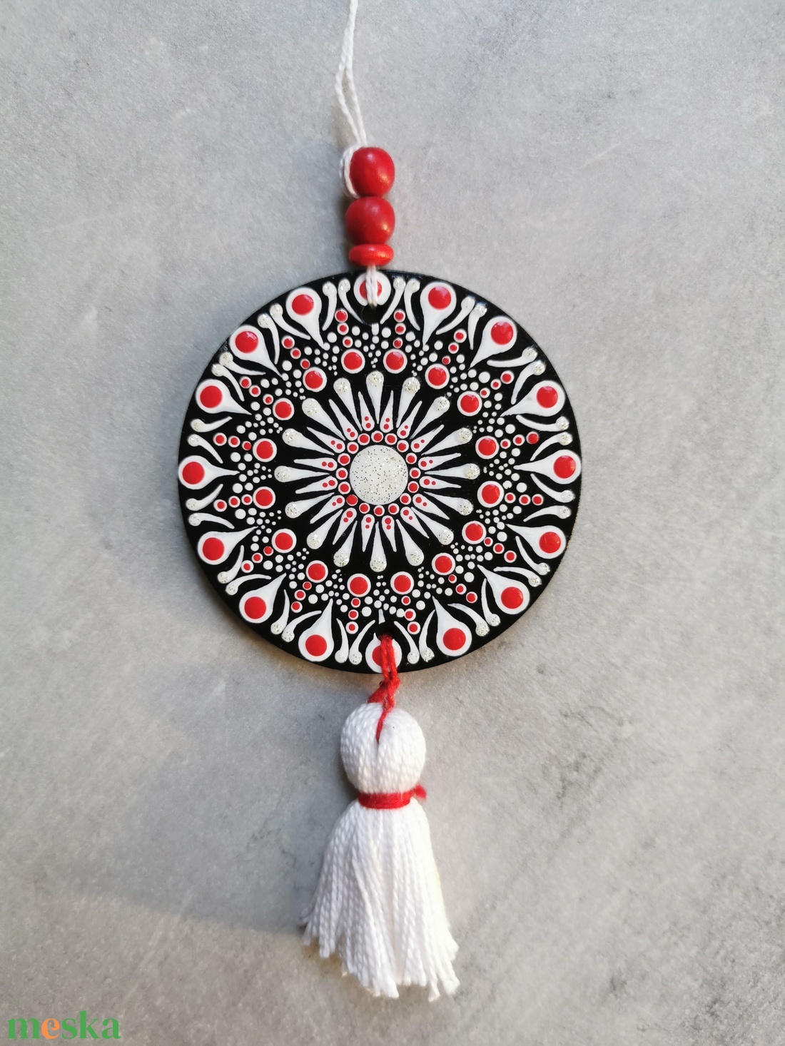 Fa korongra festett talizmán bojttal - Piros-fehér - otthon & életmód - dekoráció - spiritualitás - mandala - Meska.hu Fa korongra festett talizmán bojttal - Piros-fehér - otthon & életmód - dekoráció - spiritualitás - mandala - Meska.hu