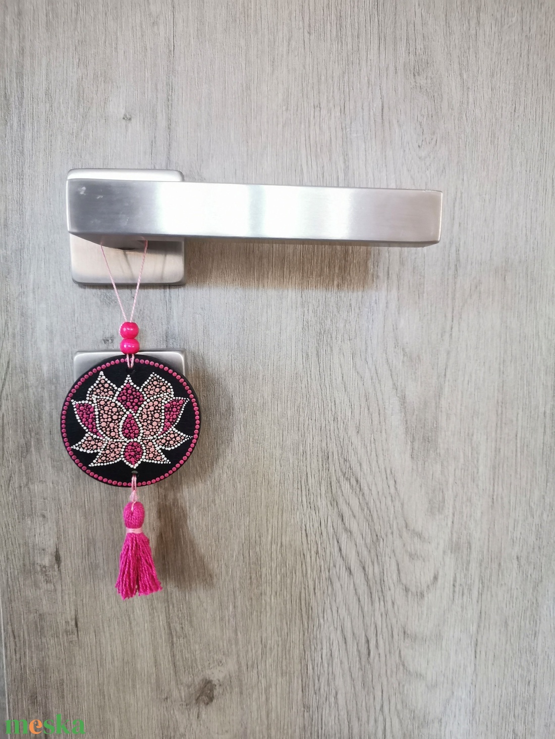 Fa korongra festett talizmán bojttal - Lótusz - otthon & életmód - dekoráció - spiritualitás - mandala - Meska.hu Fa korongra festett talizmán bojttal - Lótusz - otthon & életmód - dekoráció - spiritualitás - mandala - Meska.hu