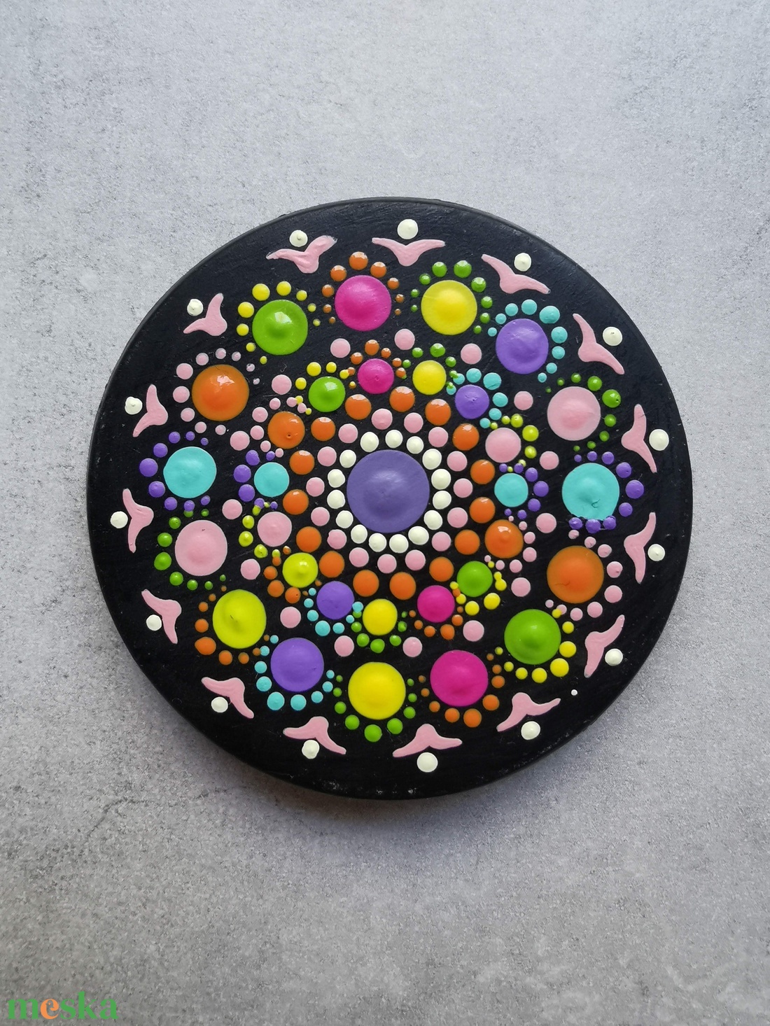 Gipszre festett mandala kő - Szivárvány - otthon & életmód - dekoráció - spiritualitás - mandala - Meska.hu