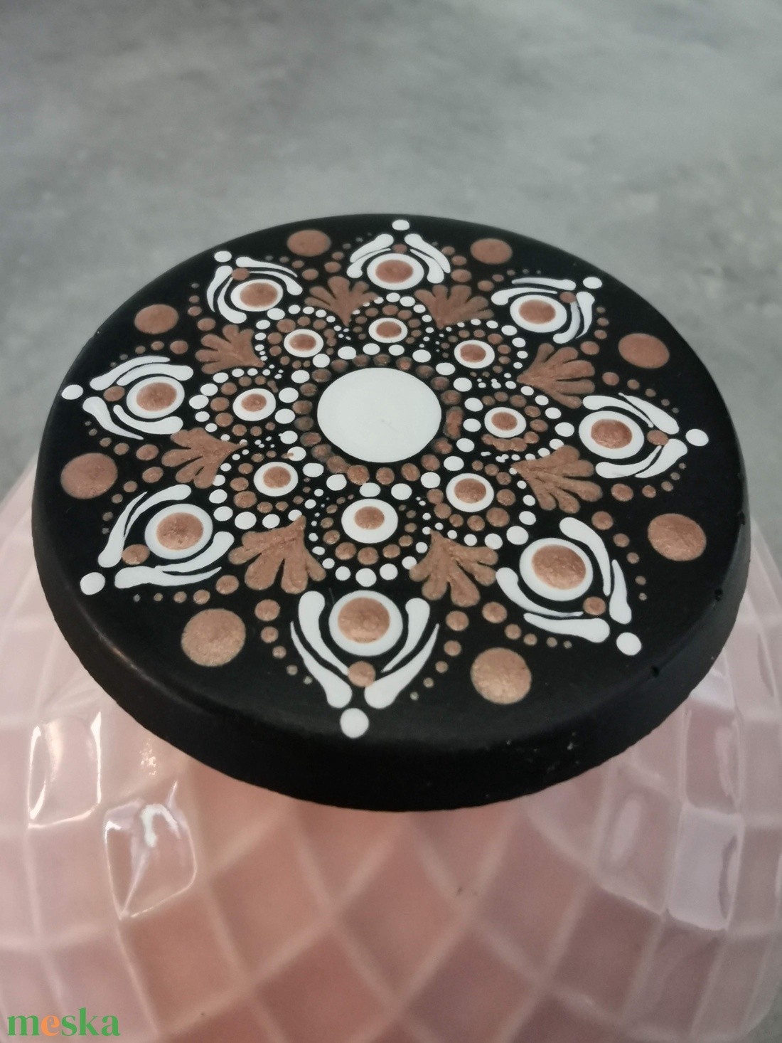 Gipszre festett mandala kő - Rose gold-fehér - otthon & életmód - dekoráció - spiritualitás - mandala - Meska.hu Gipszre festett mandala kő - Rose gold-fehér - otthon & életmód - dekoráció - spiritualitás - mandala - Meska.hu